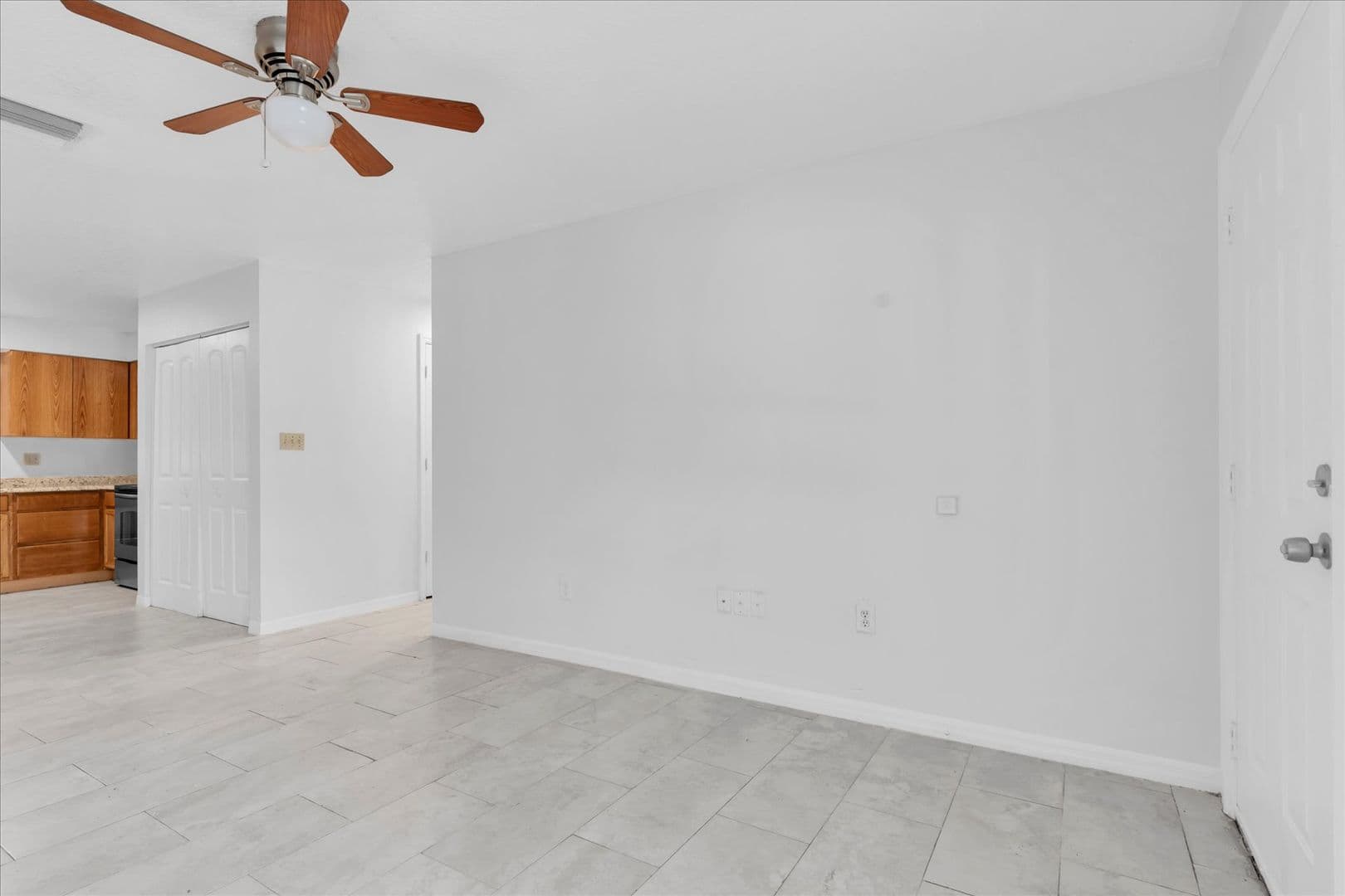 Tampa Apartment: 3421 Temple Street