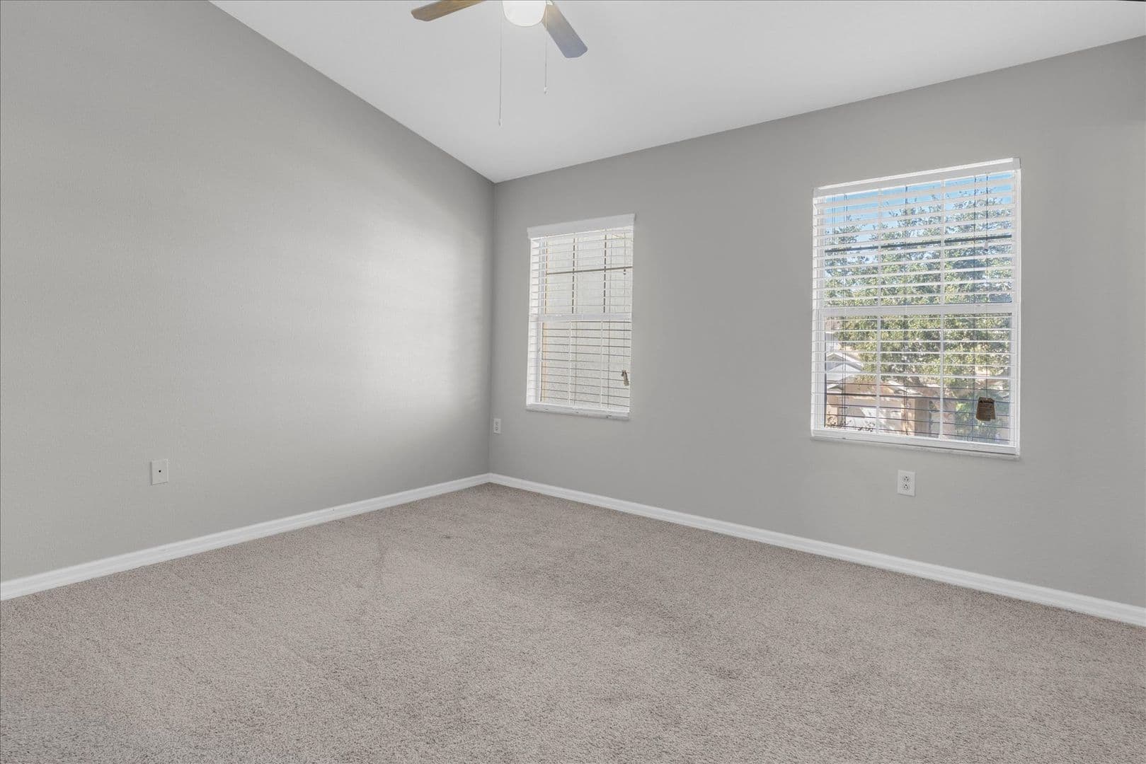 Riverview House: 9907 Carlsdale Dr