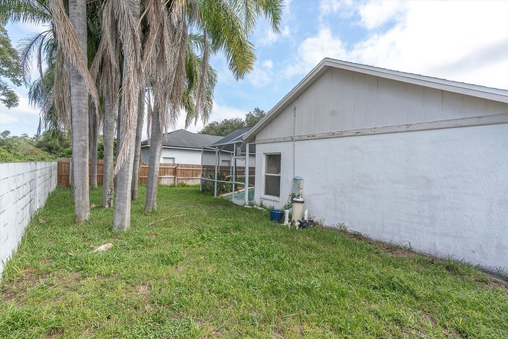 Tampa House: 16420 Lake Heather Dr