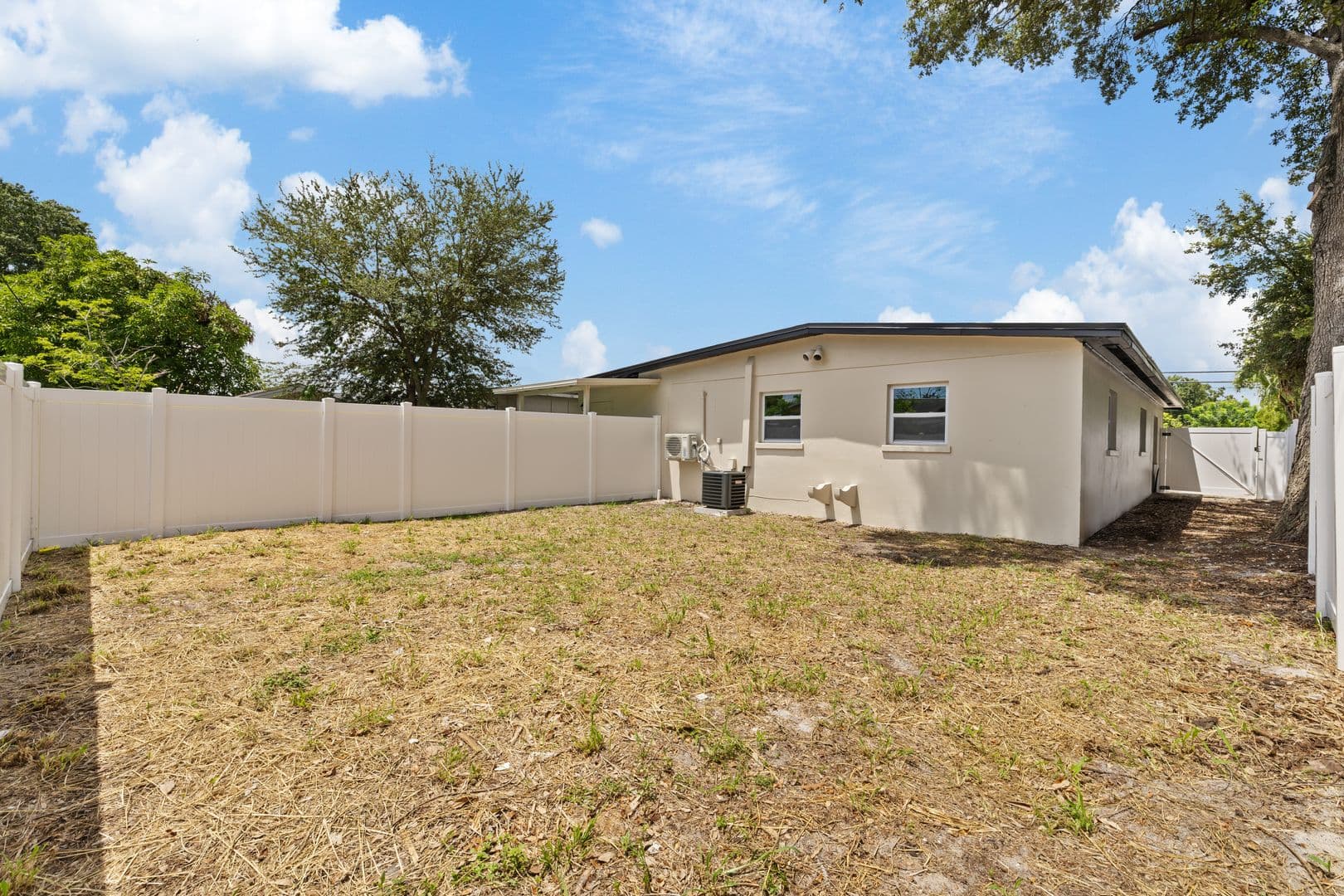 Tampa House: 2706 W Tampa Bay Blvd