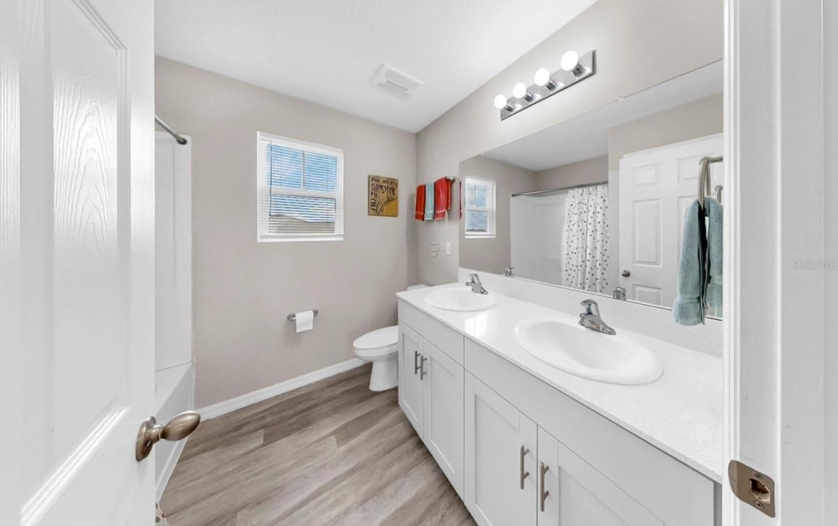 Riverview House: 12724 Tannencrest Dr