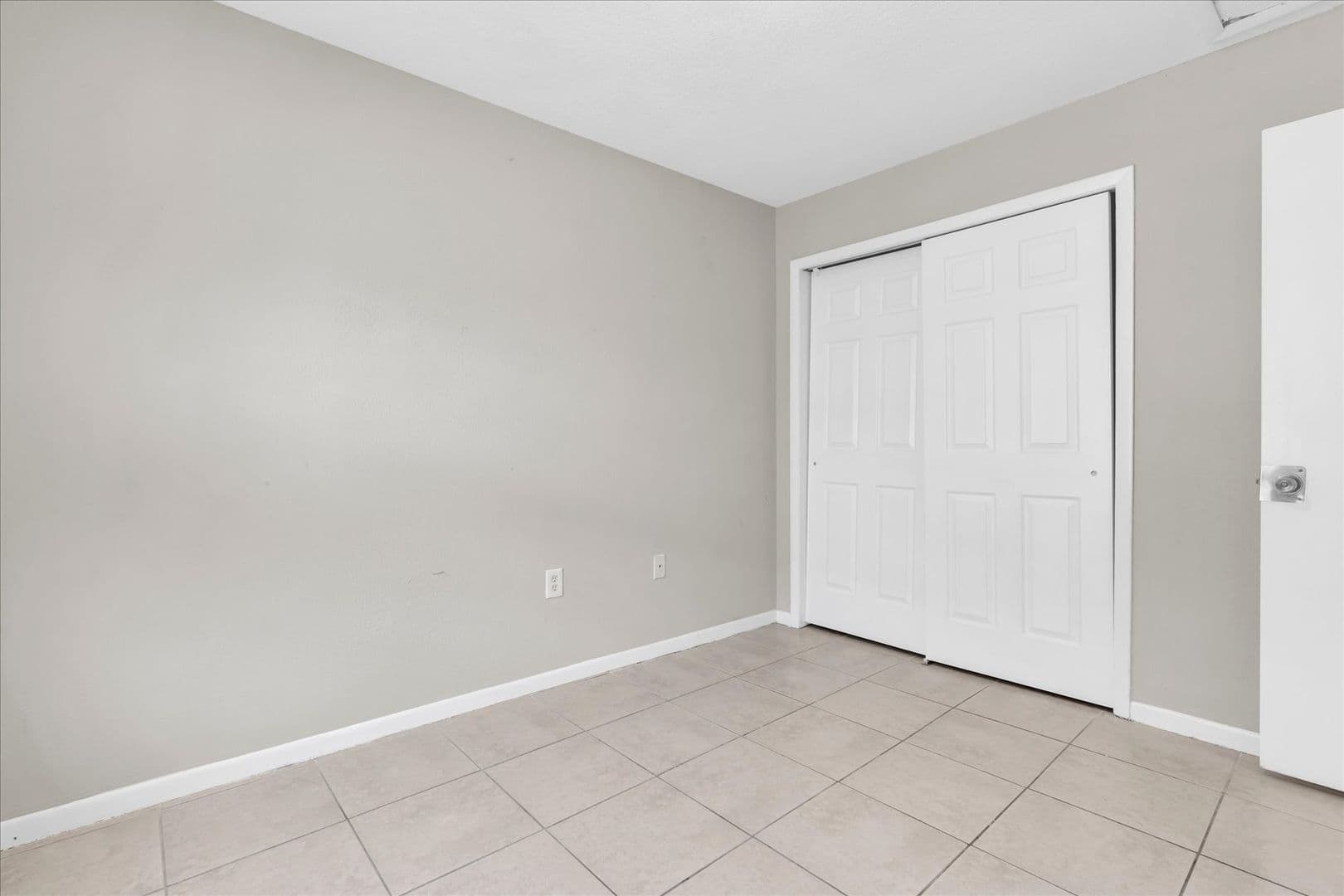 Tampa Apartment: 5118 E 97th Ave