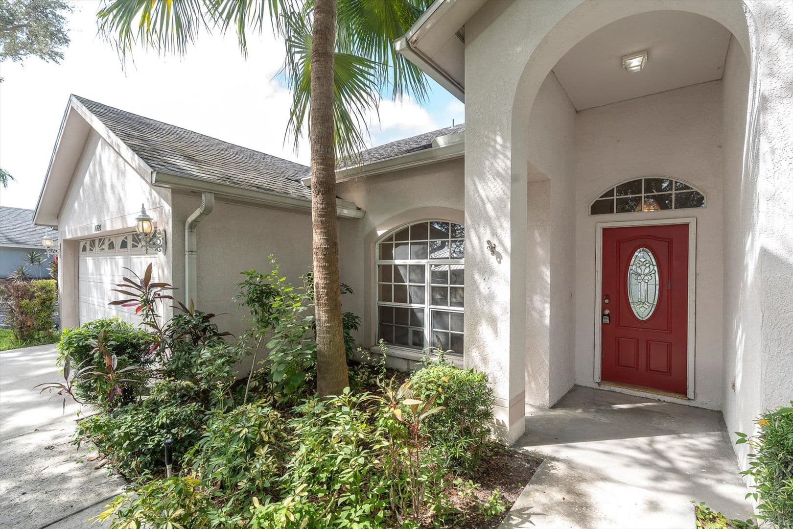 Tampa House: 16420 Lake Heather Dr
