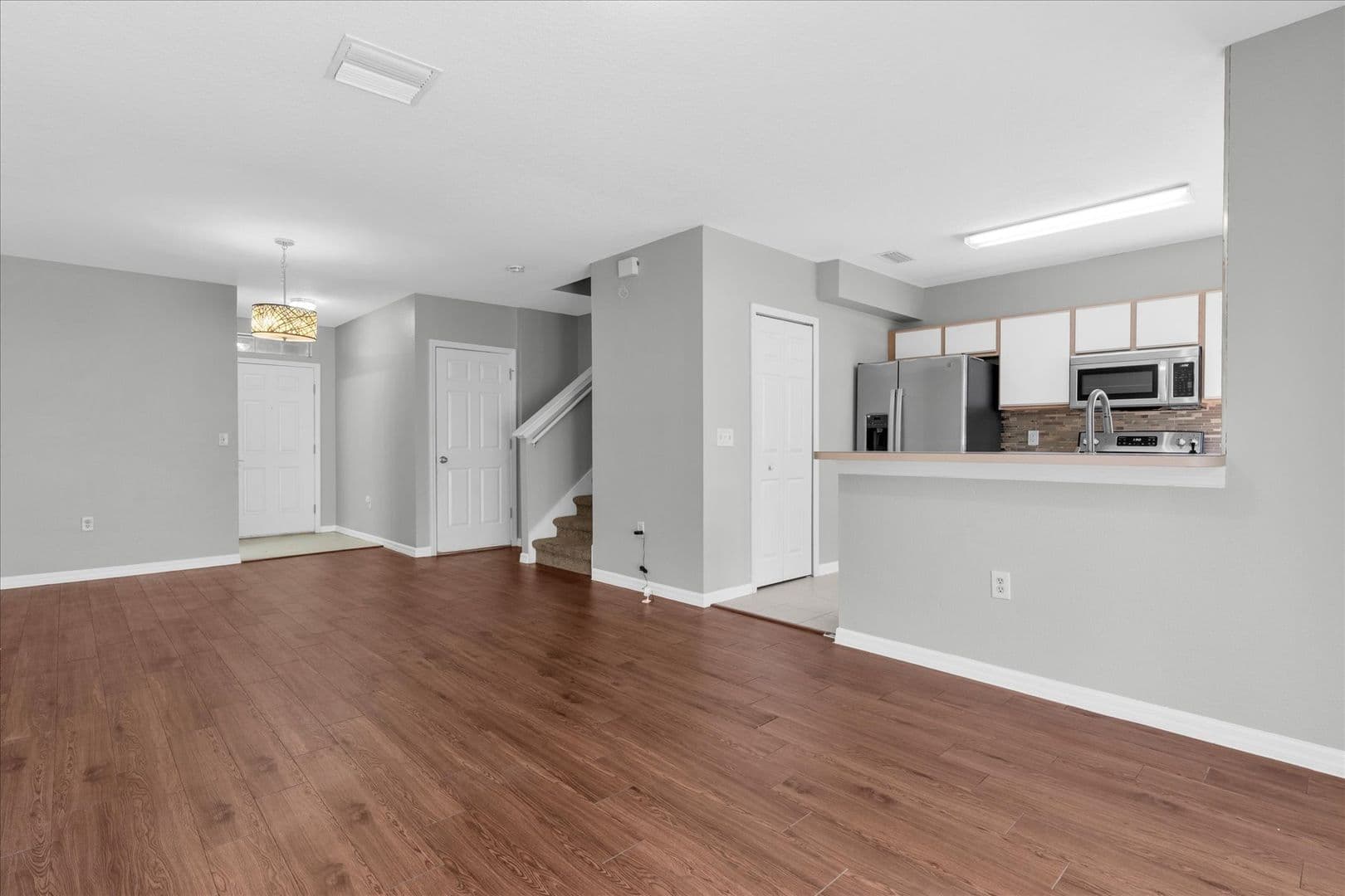 Riverview House: 9907 Carlsdale Dr