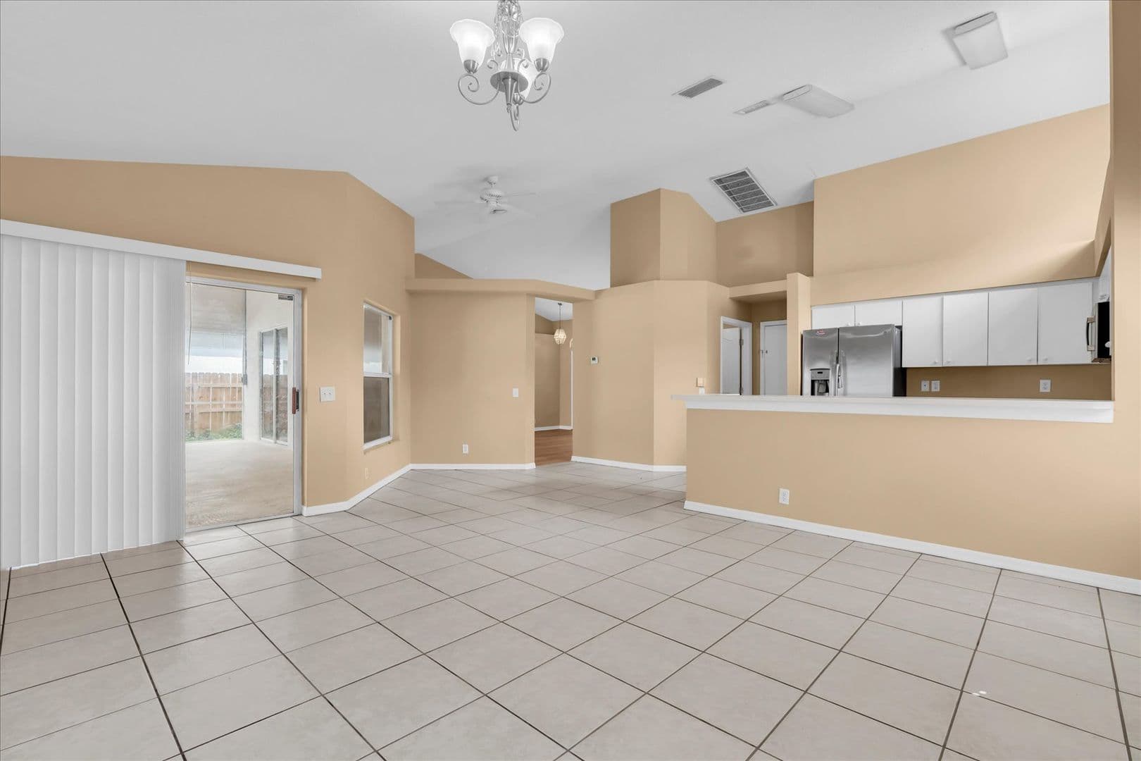 Tampa House: 16420 Lake Heather Dr