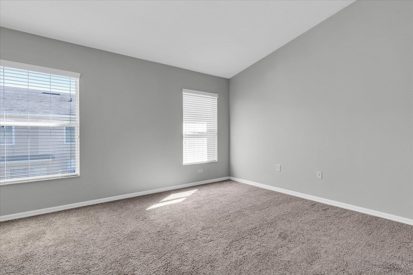Riverview House: 9907 Carlsdale Dr
