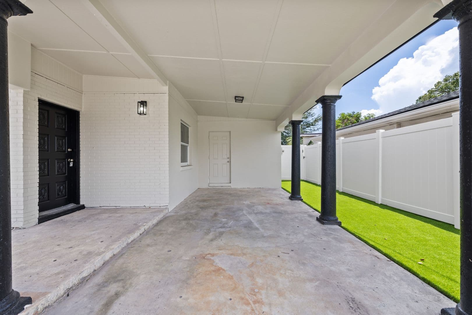 Tampa House: 2706 W Tampa Bay Blvd