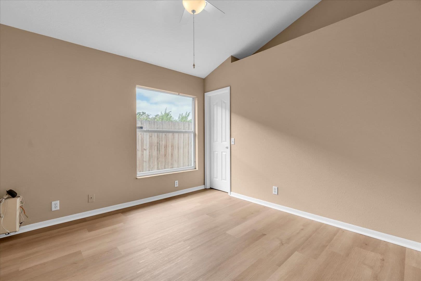 Tampa House: 16420 Lake Heather Dr