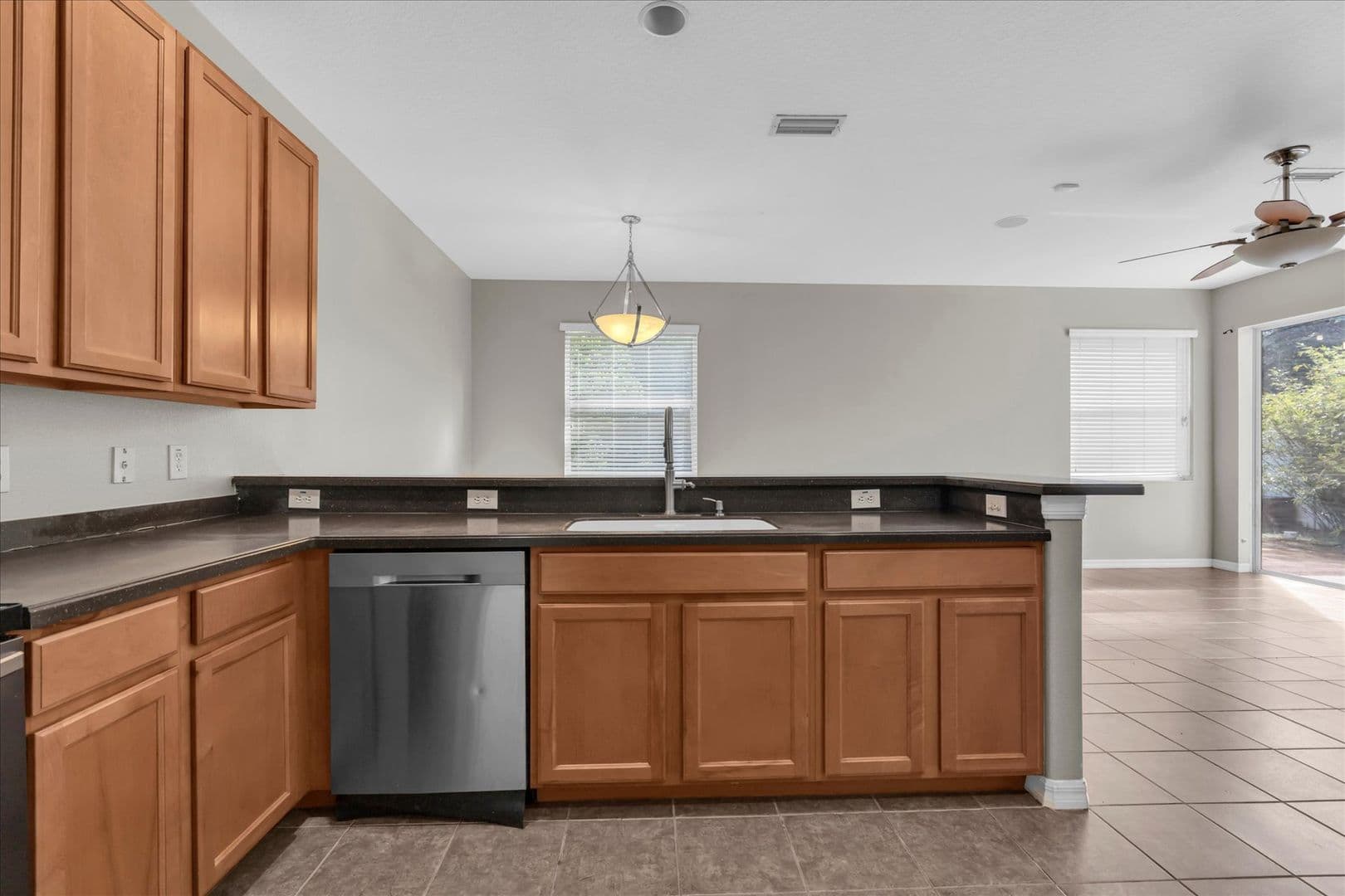Riverview House: 11166 Creek Haven Dr
