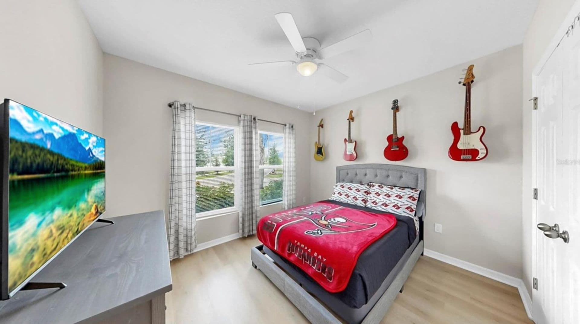 Riverview House: 12724 Tannencrest Dr