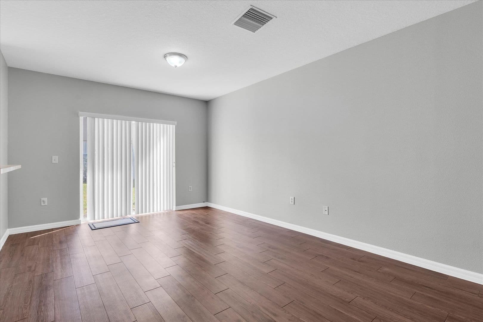 Riverview House: 9907 Carlsdale Dr