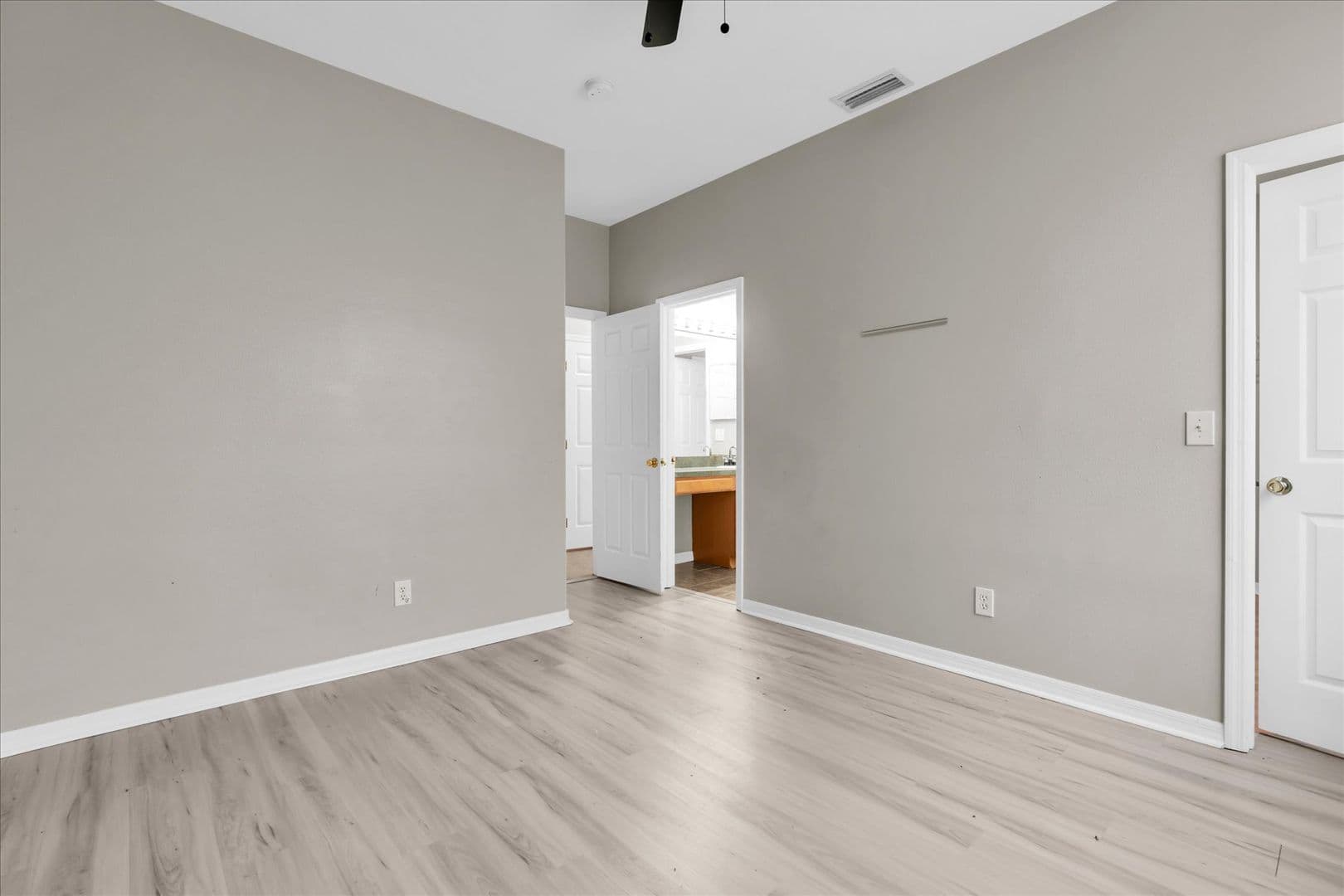 Riverview House: 11166 Creek Haven Dr
