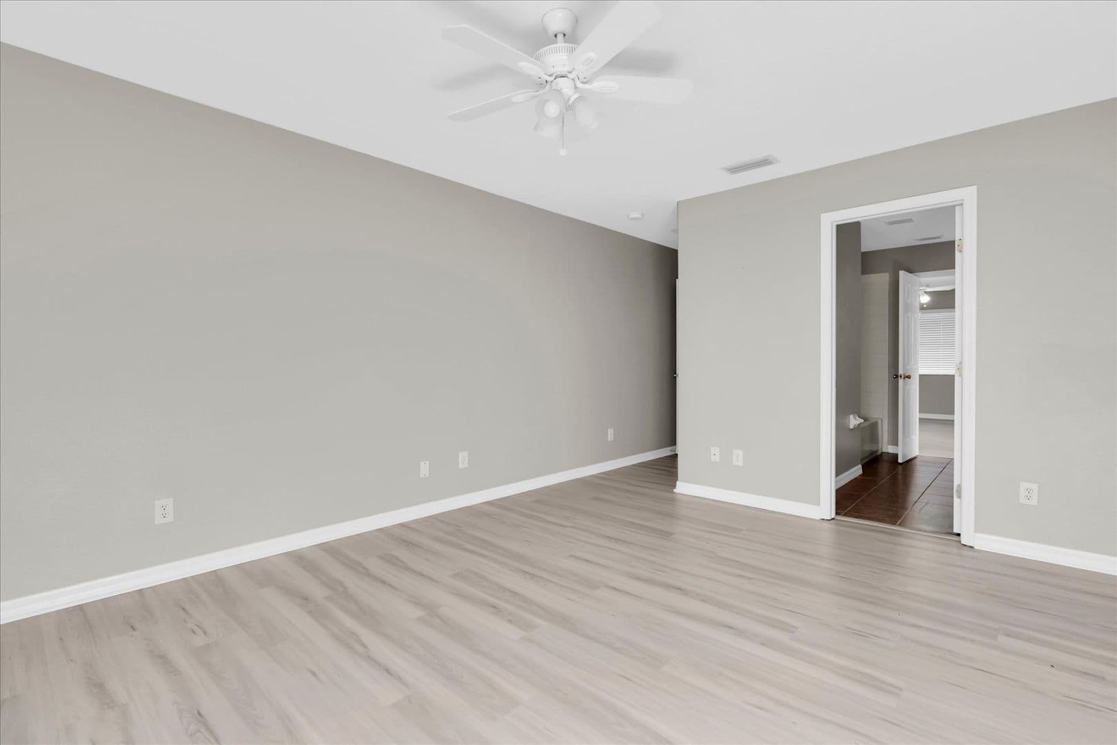 Riverview House: 11166 Creek Haven Dr