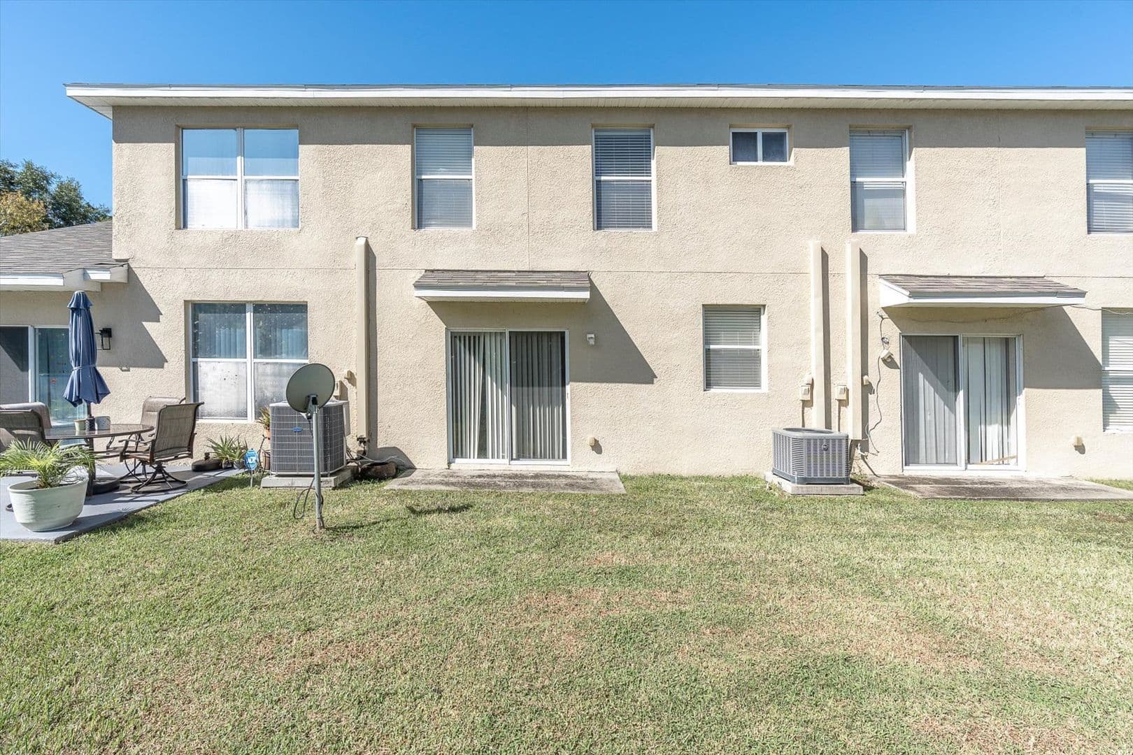 Riverview House: 9907 Carlsdale Dr