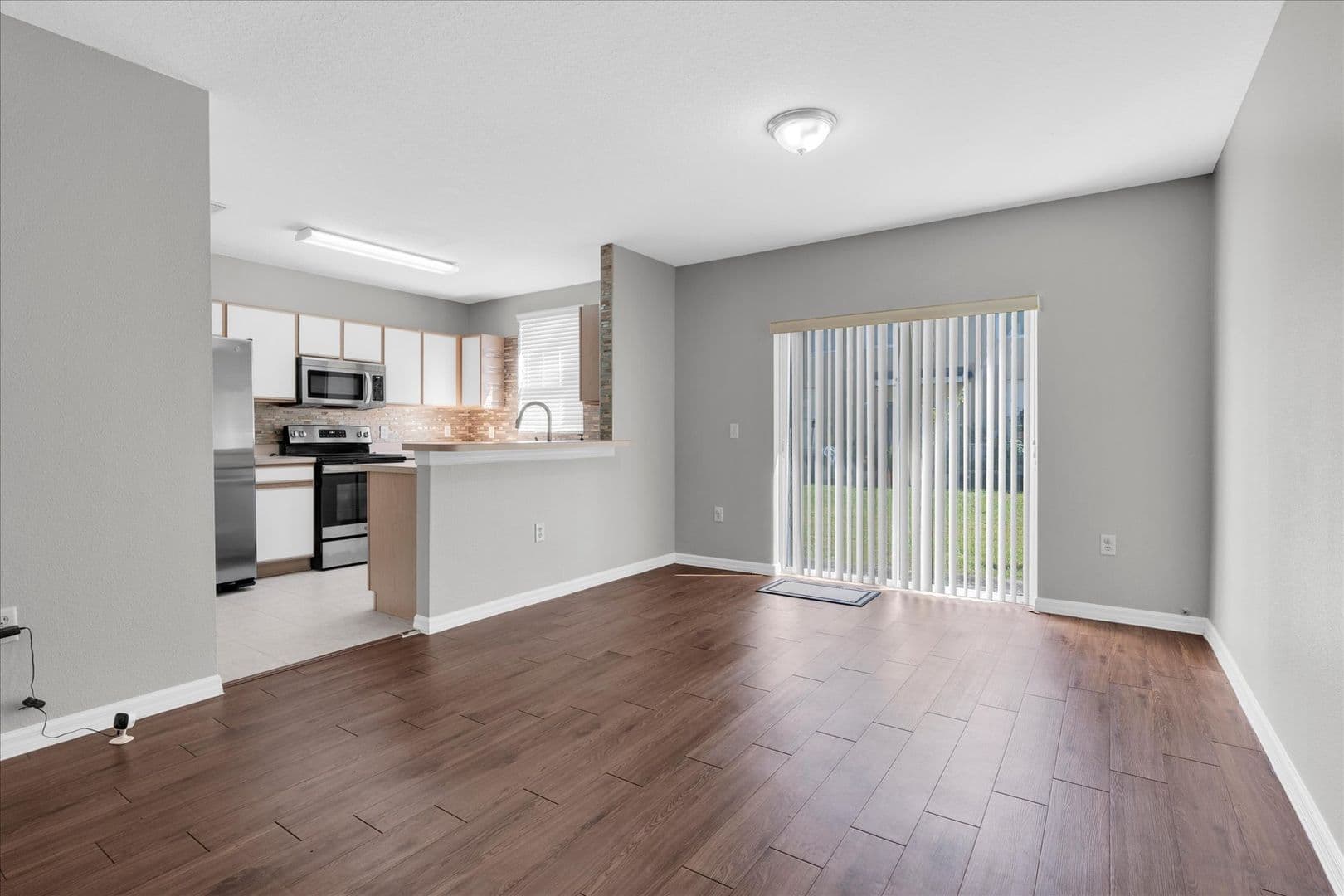 Riverview House: 9907 Carlsdale Dr
