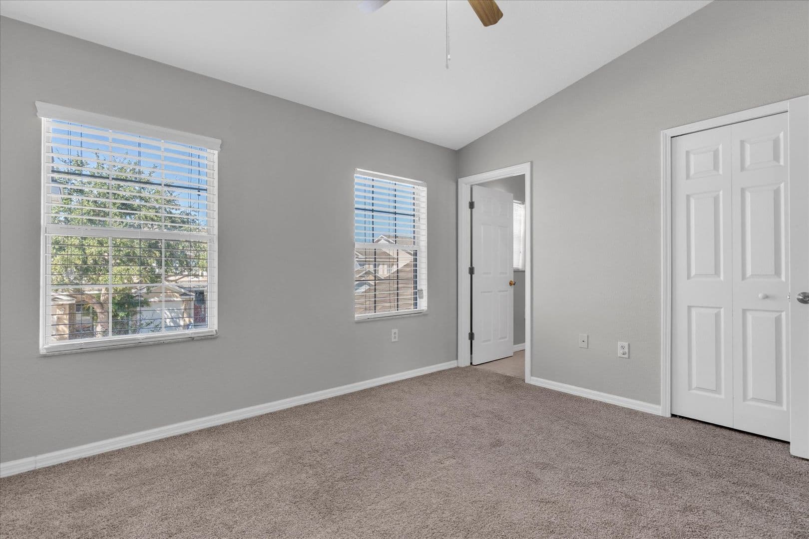 Riverview House: 9907 Carlsdale Dr