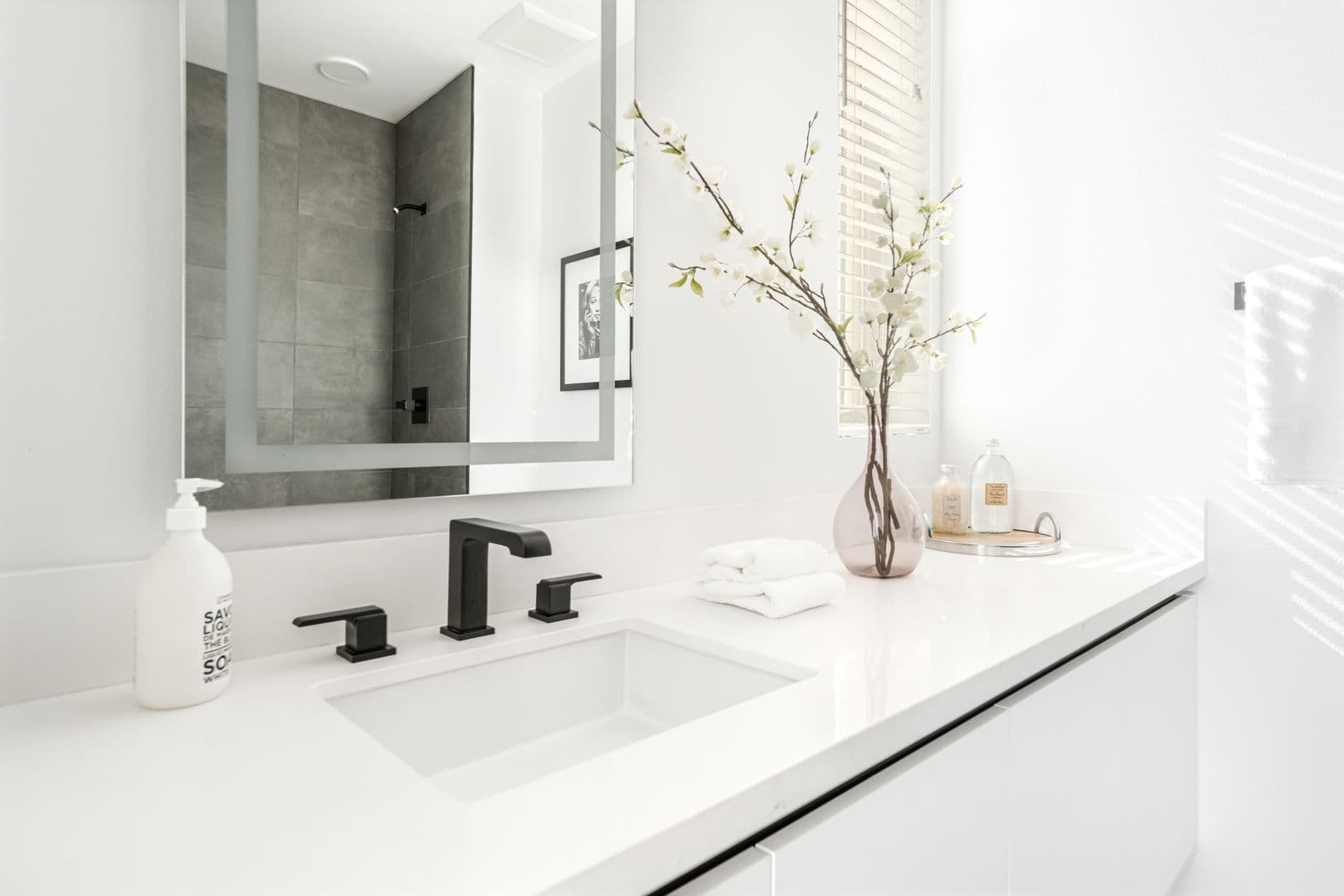 Los Angeles Apartment: 905 South Vermont Avenue