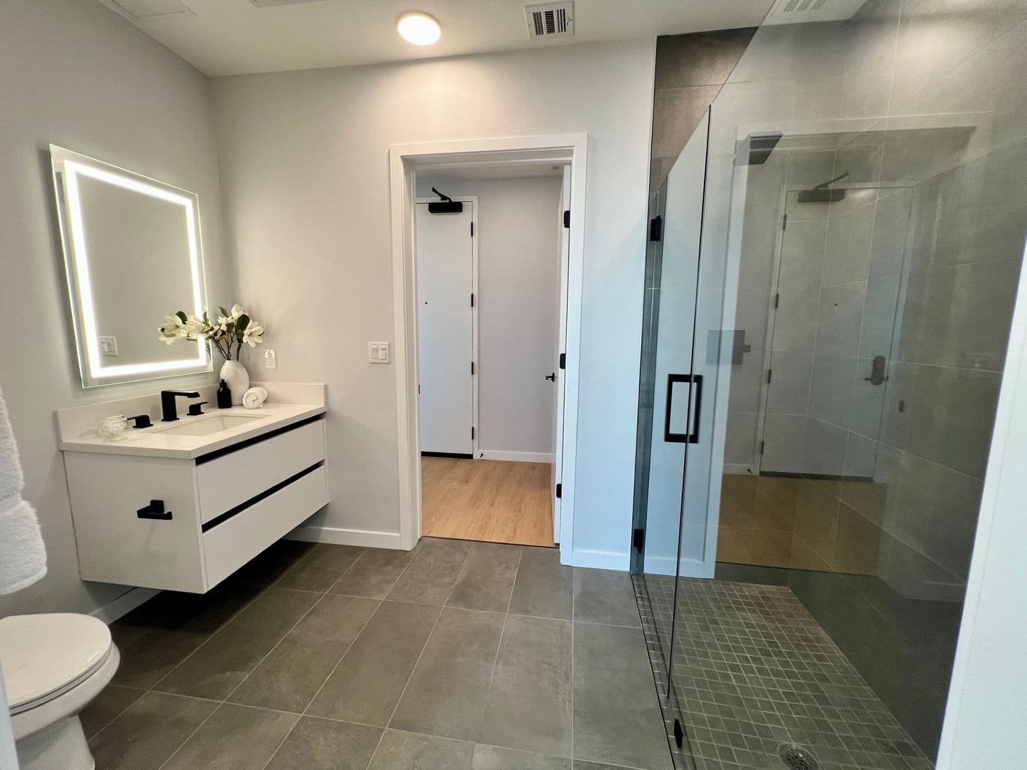 Los Angeles Apartment: 905 South Vermont Avenue