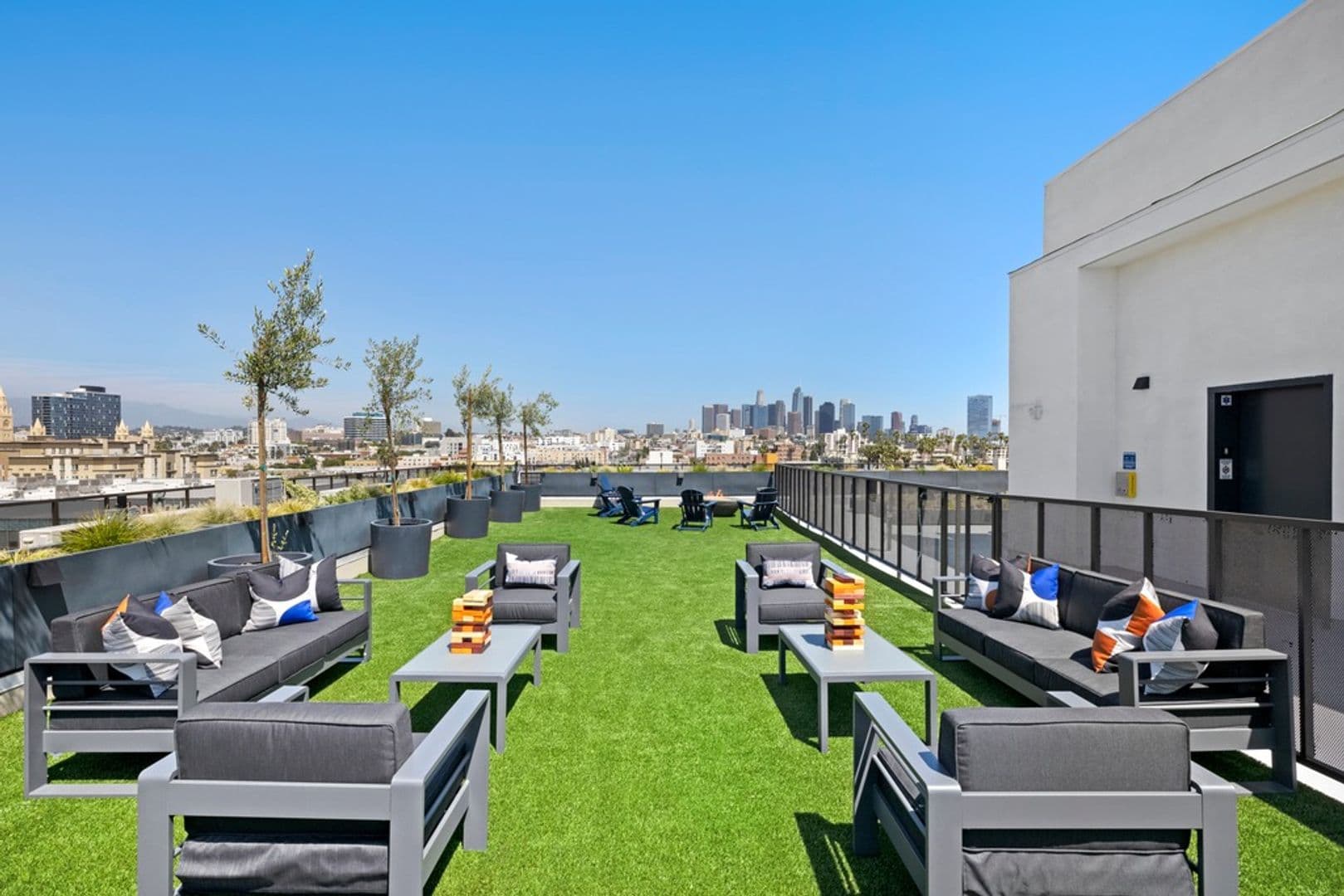 Los Angeles Apartment: 905 South Vermont Avenue