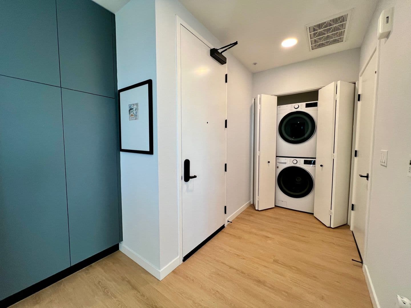 Los Angeles Apartment: 905 South Vermont Avenue