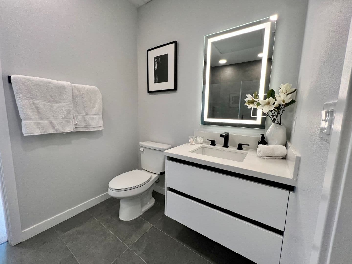 Los Angeles Apartment: 905 South Vermont Avenue