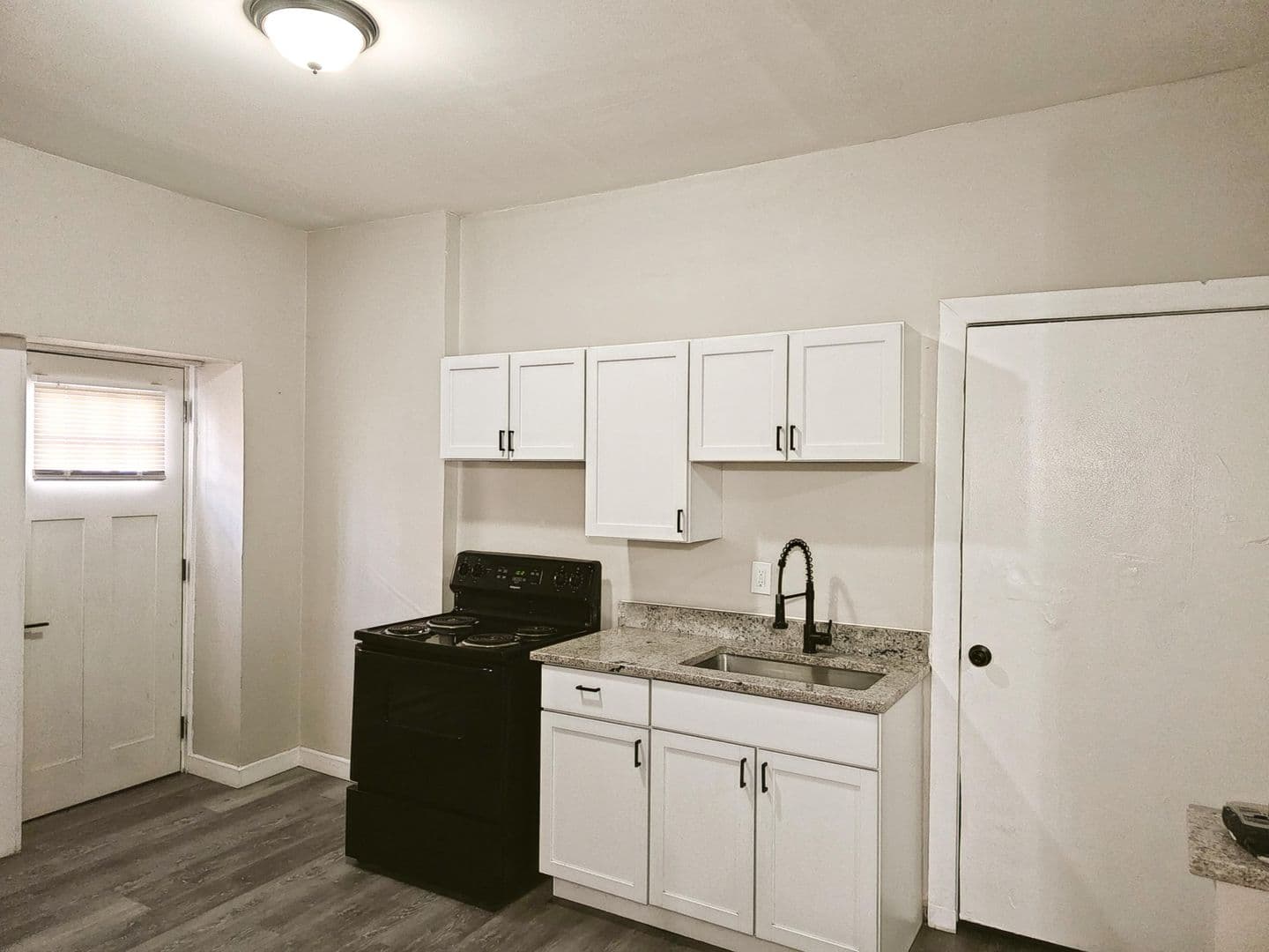 Newport Apartment: 801 Central Ave.
