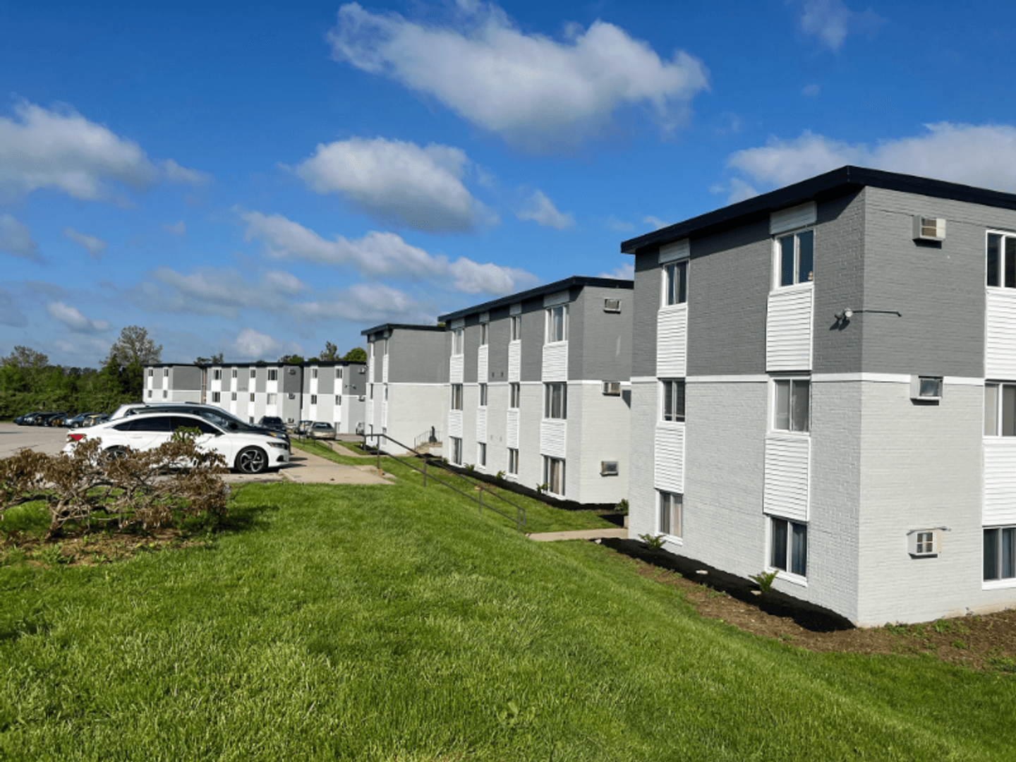Lawrenceburg Apartment: 200 Bellaire Drive