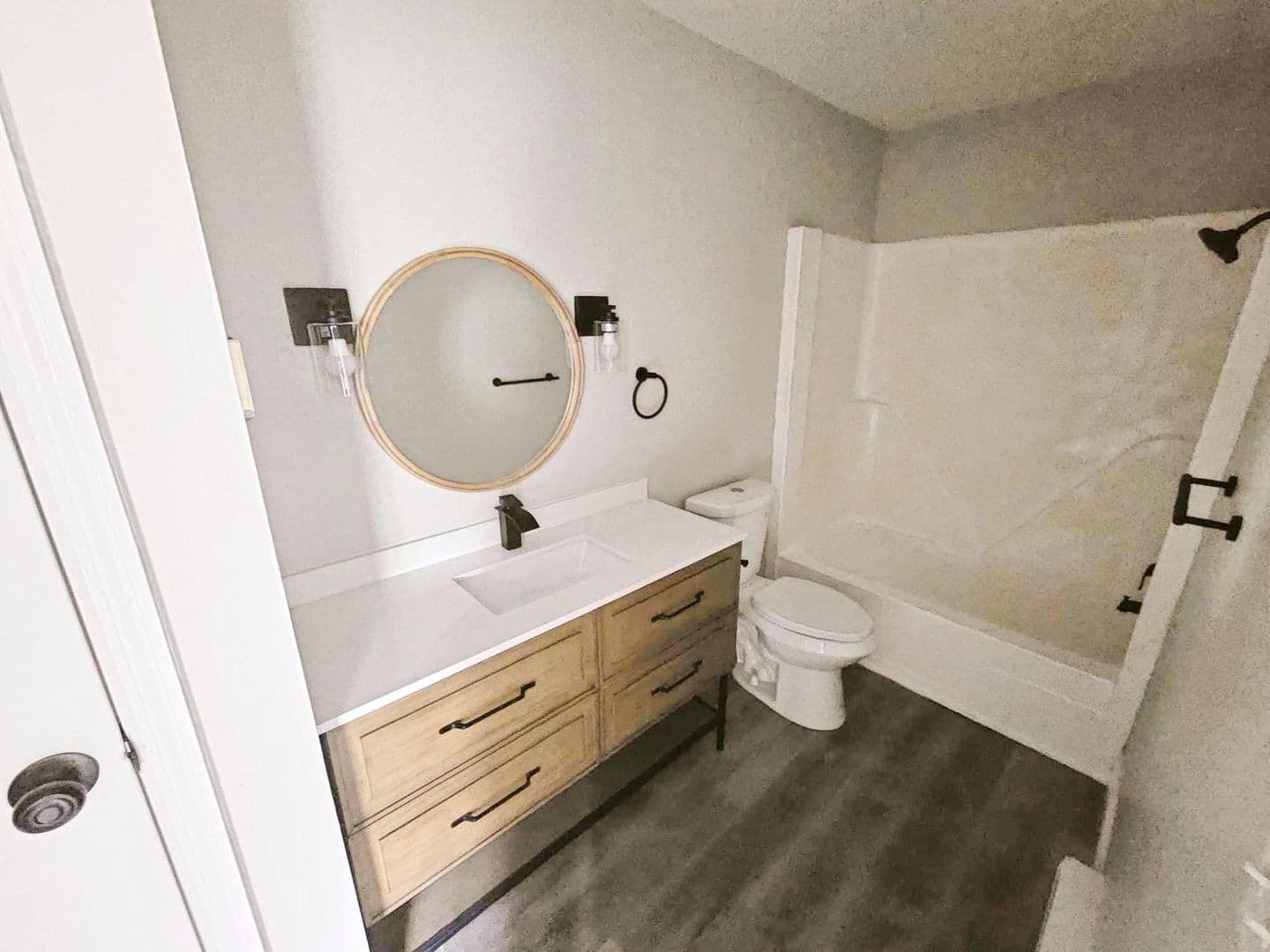Dayton Apartment: 1570 Shiloh Springs Rd