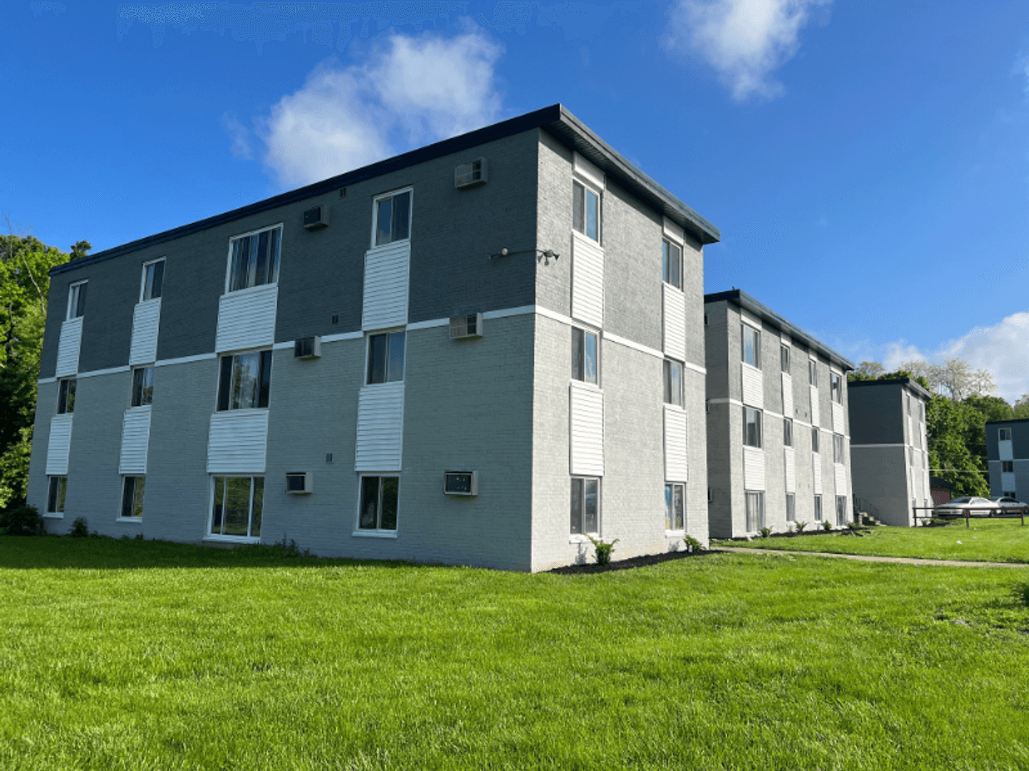 Lawrenceburg Apartment: 200 Bellaire Drive