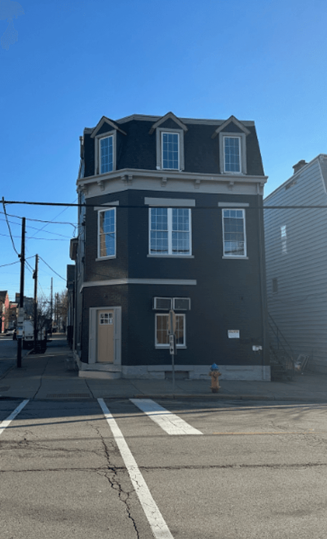 Newport Apartment: 801 Central Ave.