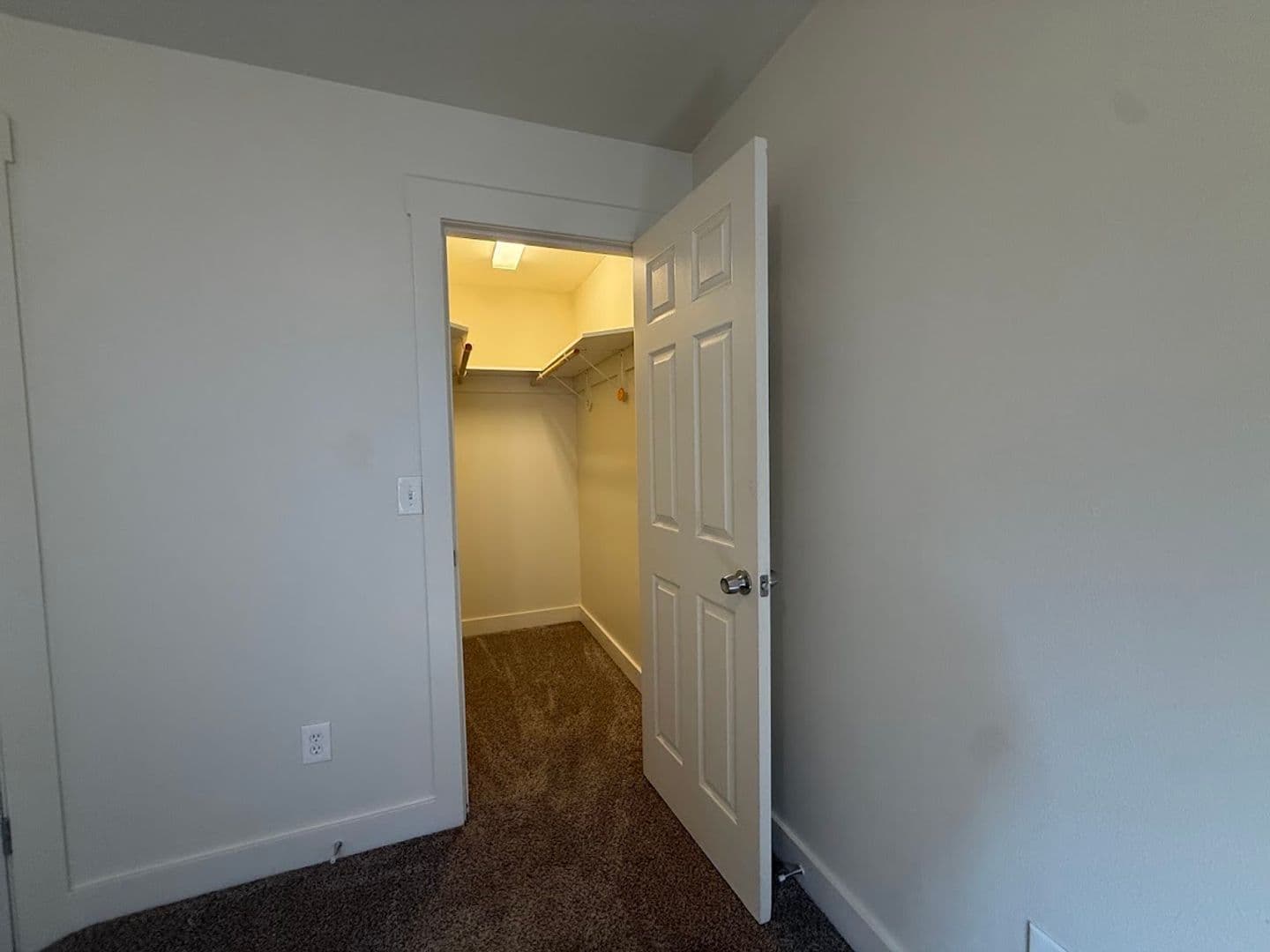 Gresham House: 683 SE 197th Ave