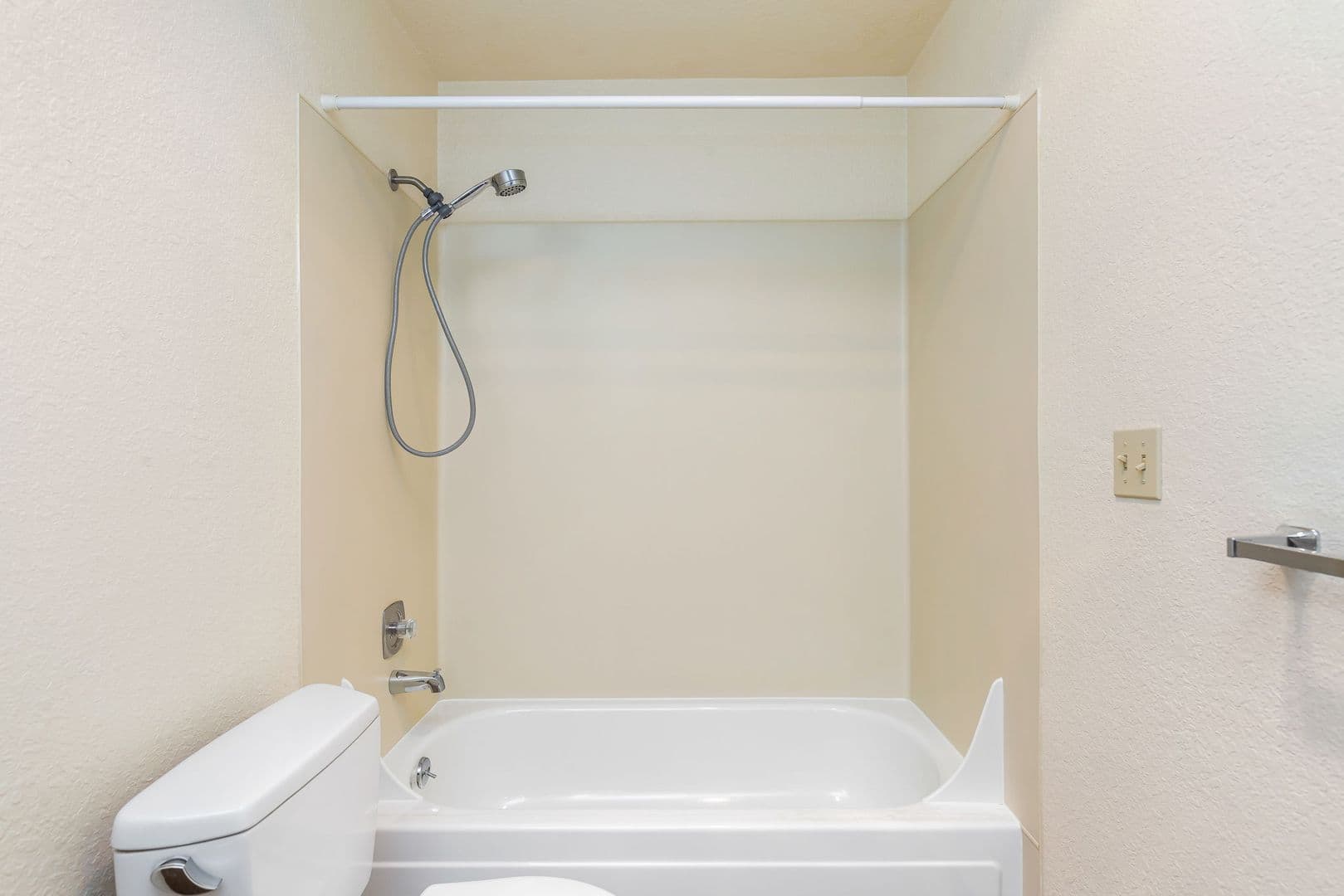 Seattle Apartment: 2230 N 106th St