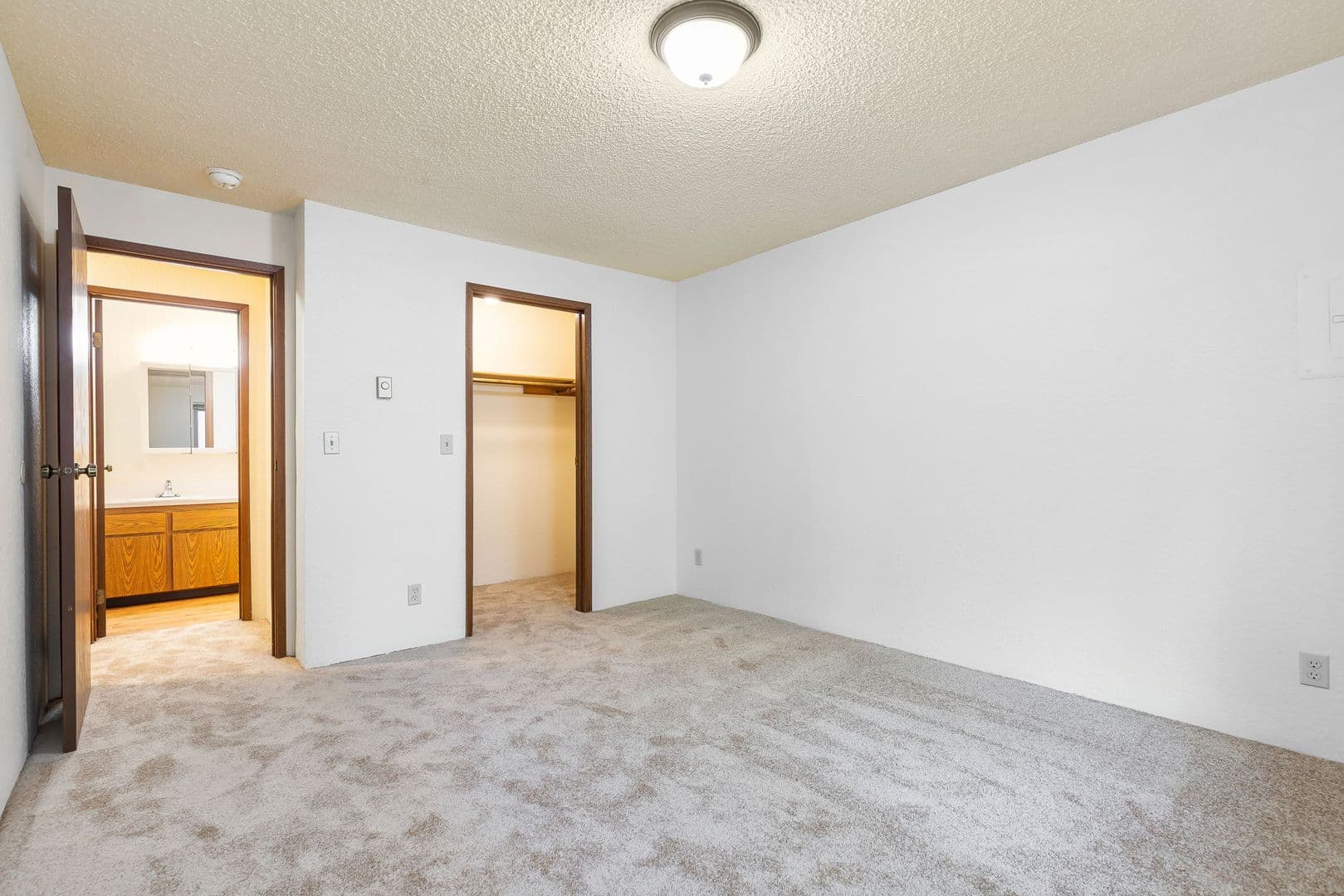 Seattle Apartment: 2230 N 106th St