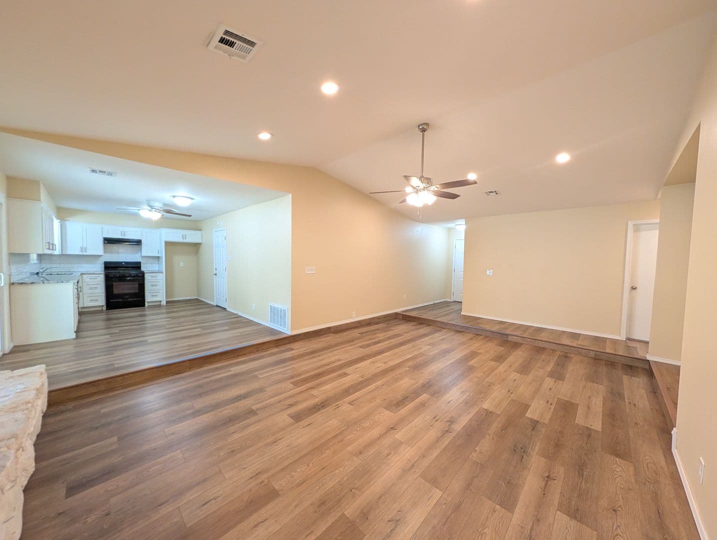 Broken Arrow House: 1664 S Pecan Pl