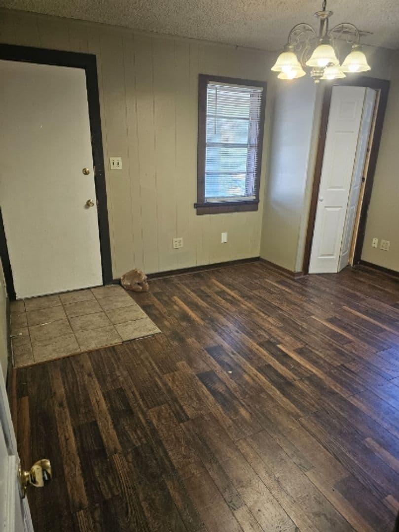 Sand Springs Apartment: 217 North Wilson Avenue