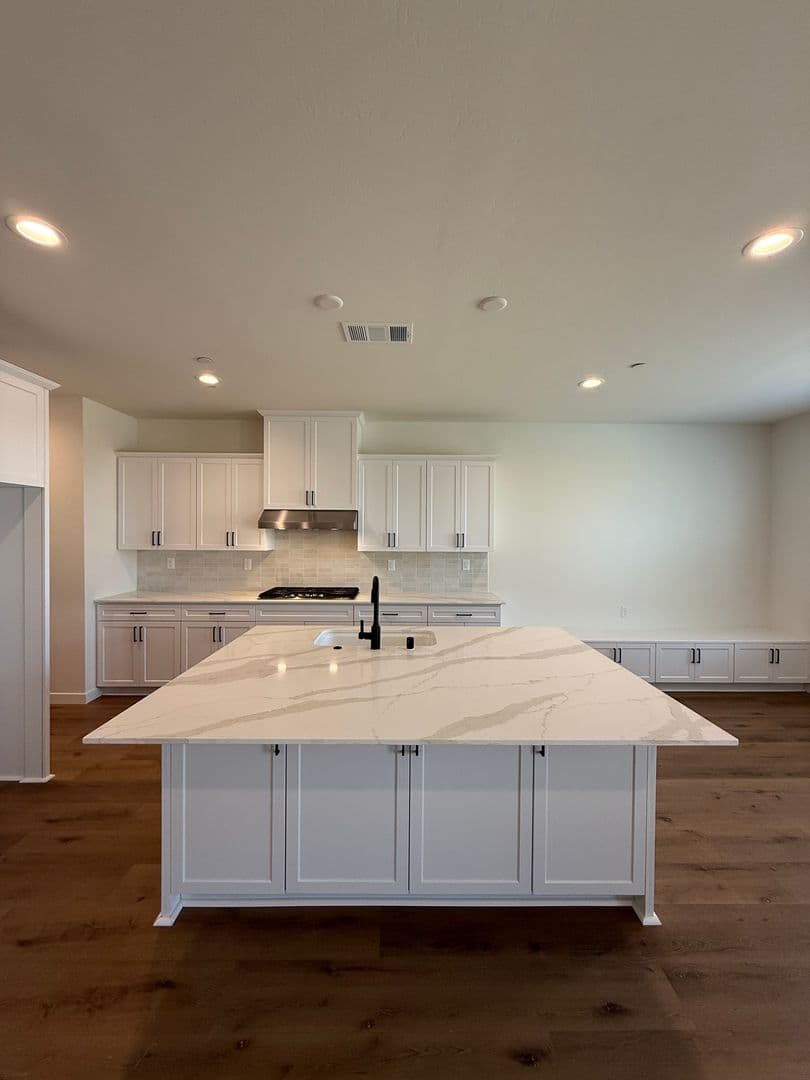 Bakersfield House: 16806 Mairs Drive