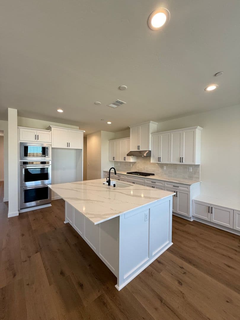 Bakersfield House: 16806 Mairs Drive