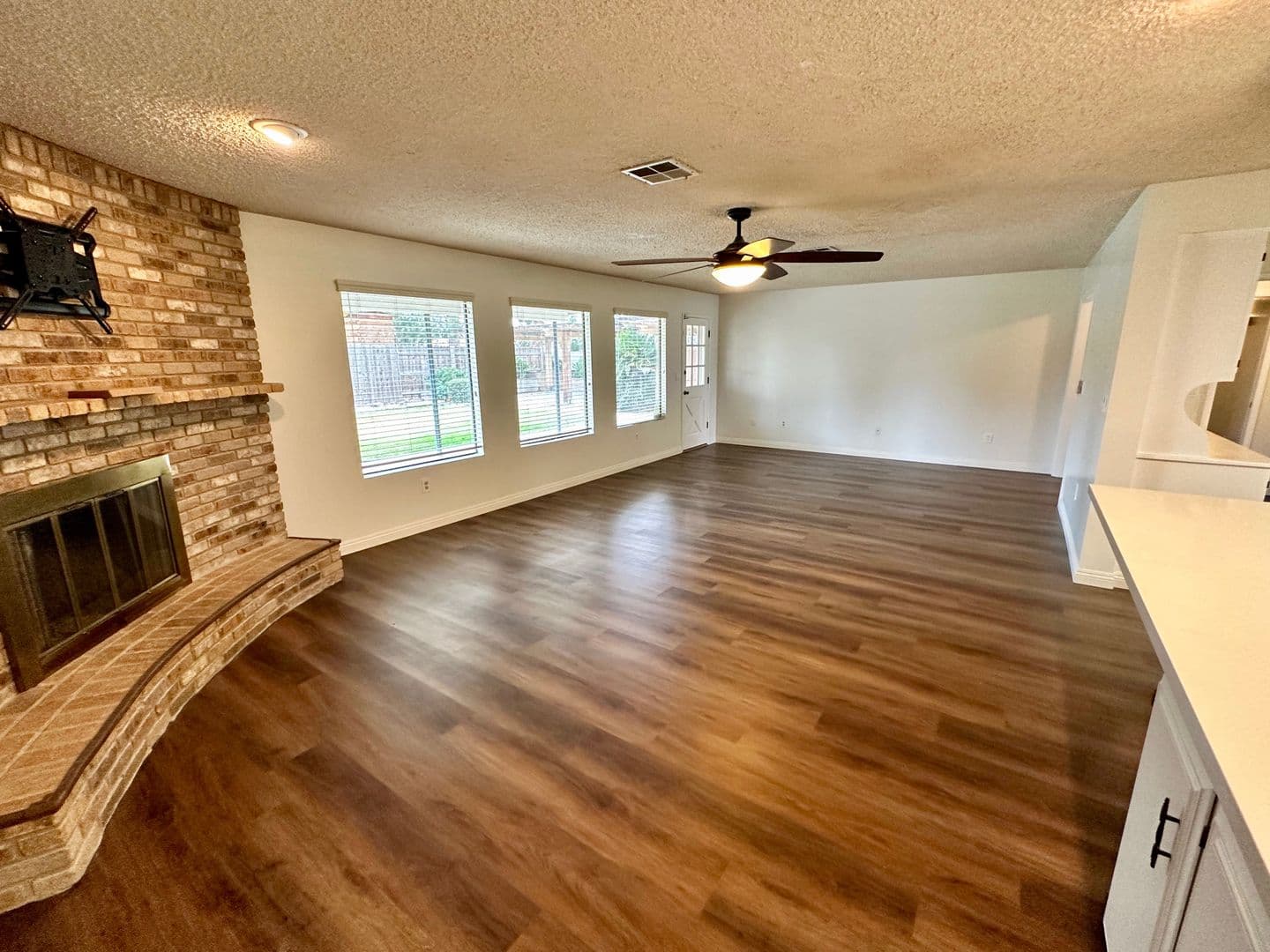 Bakersfield House: 9913 Spring Oak Dr