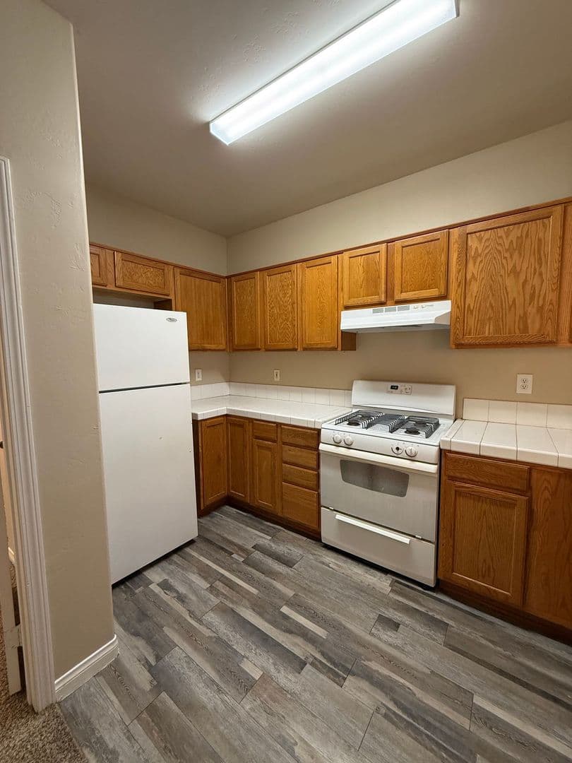 Bakersfield Apartment: 548 Yellow Meadow Ct