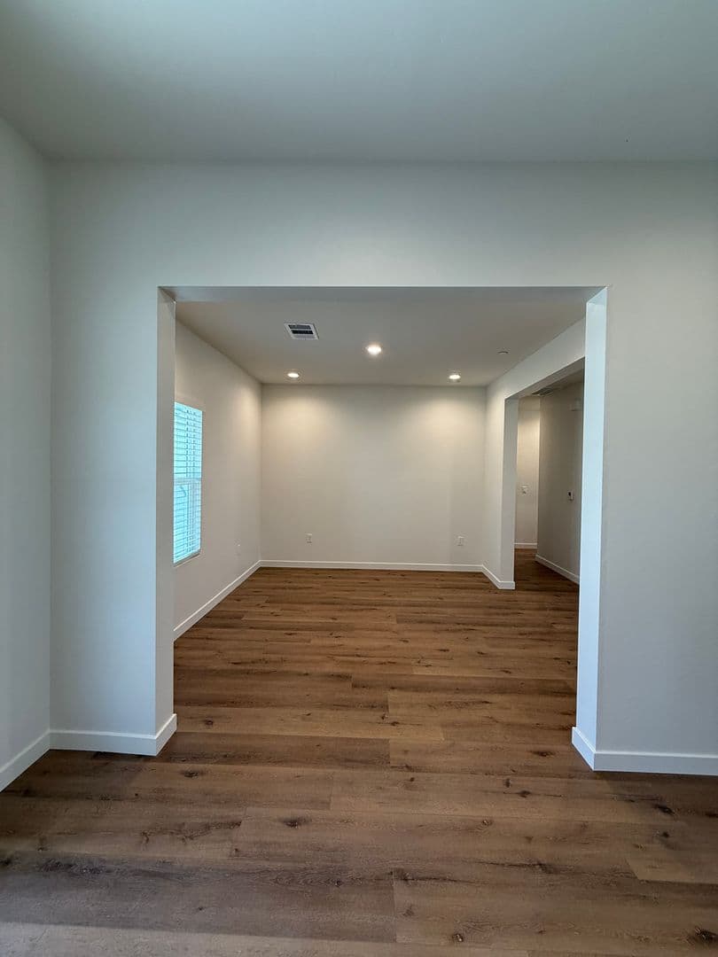 Bakersfield House: 16806 Mairs Drive