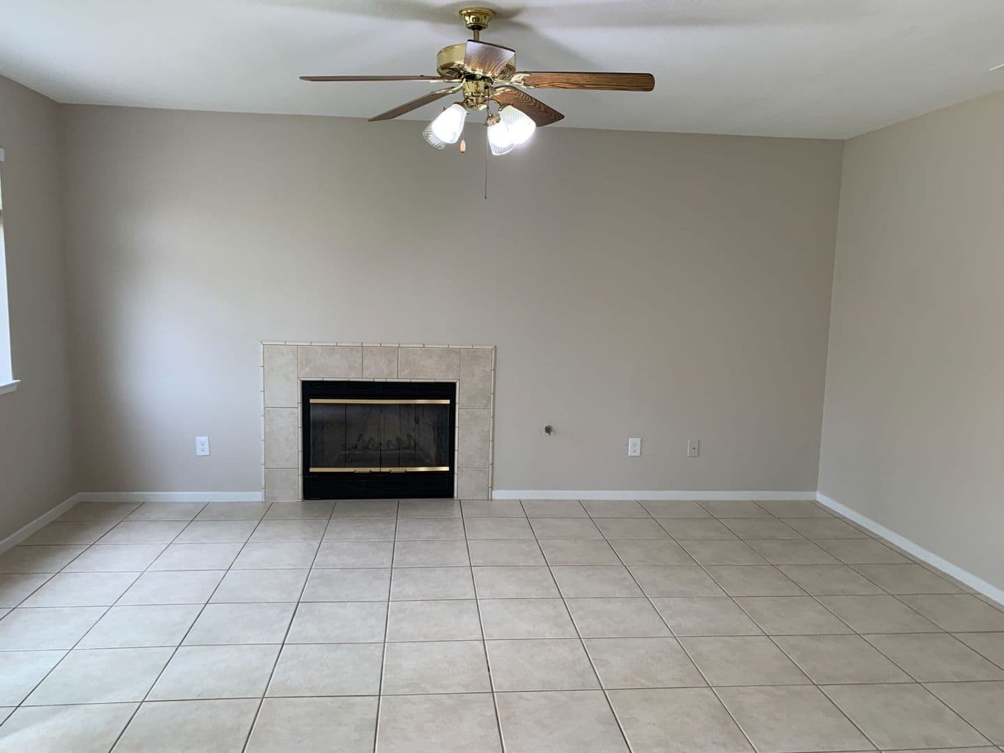 Bakersfield House: 10408 Walnut Creek Ct