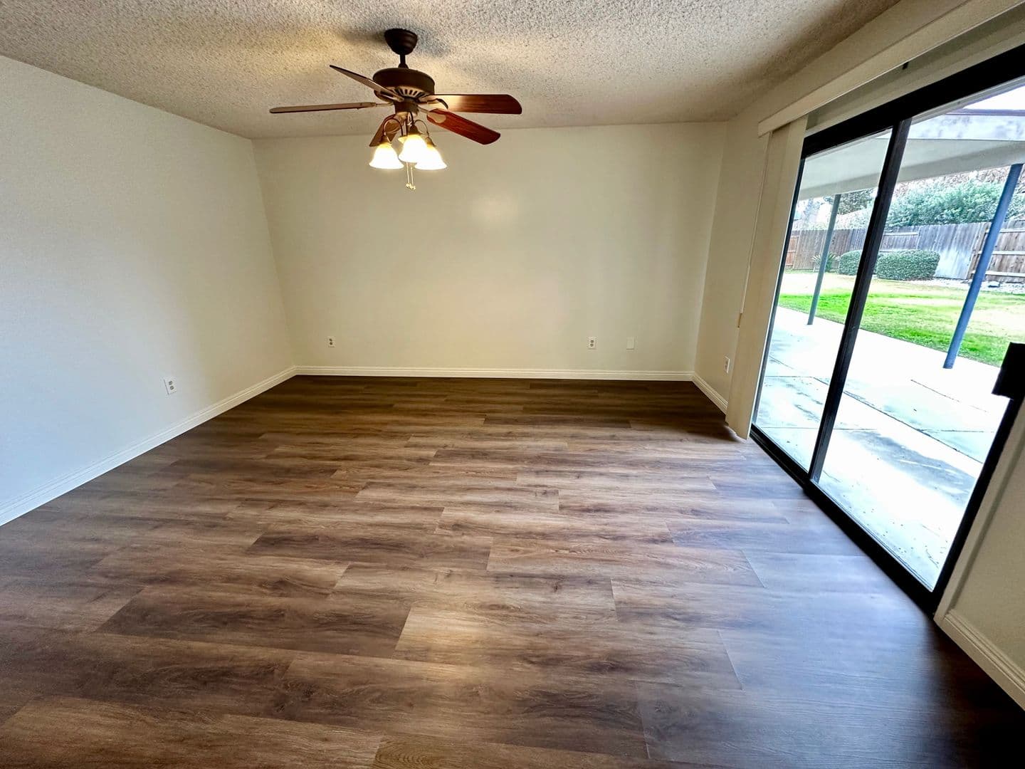 Bakersfield House: 9913 Spring Oak Dr