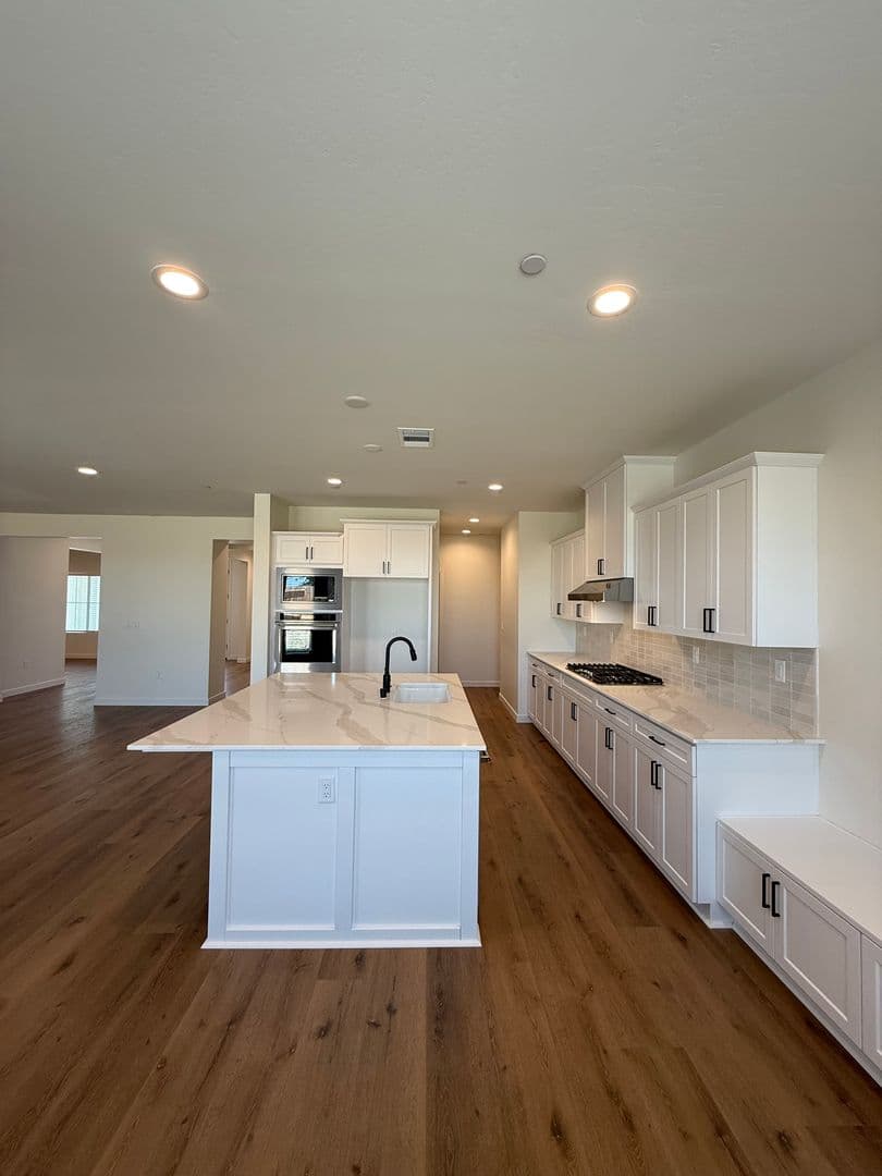 Bakersfield House: 16806 Mairs Drive