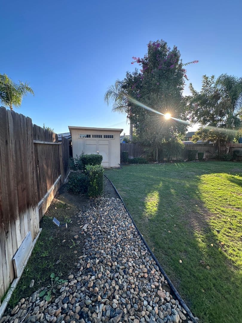 Bakersfield House: 4913 Au Chocolat Dr