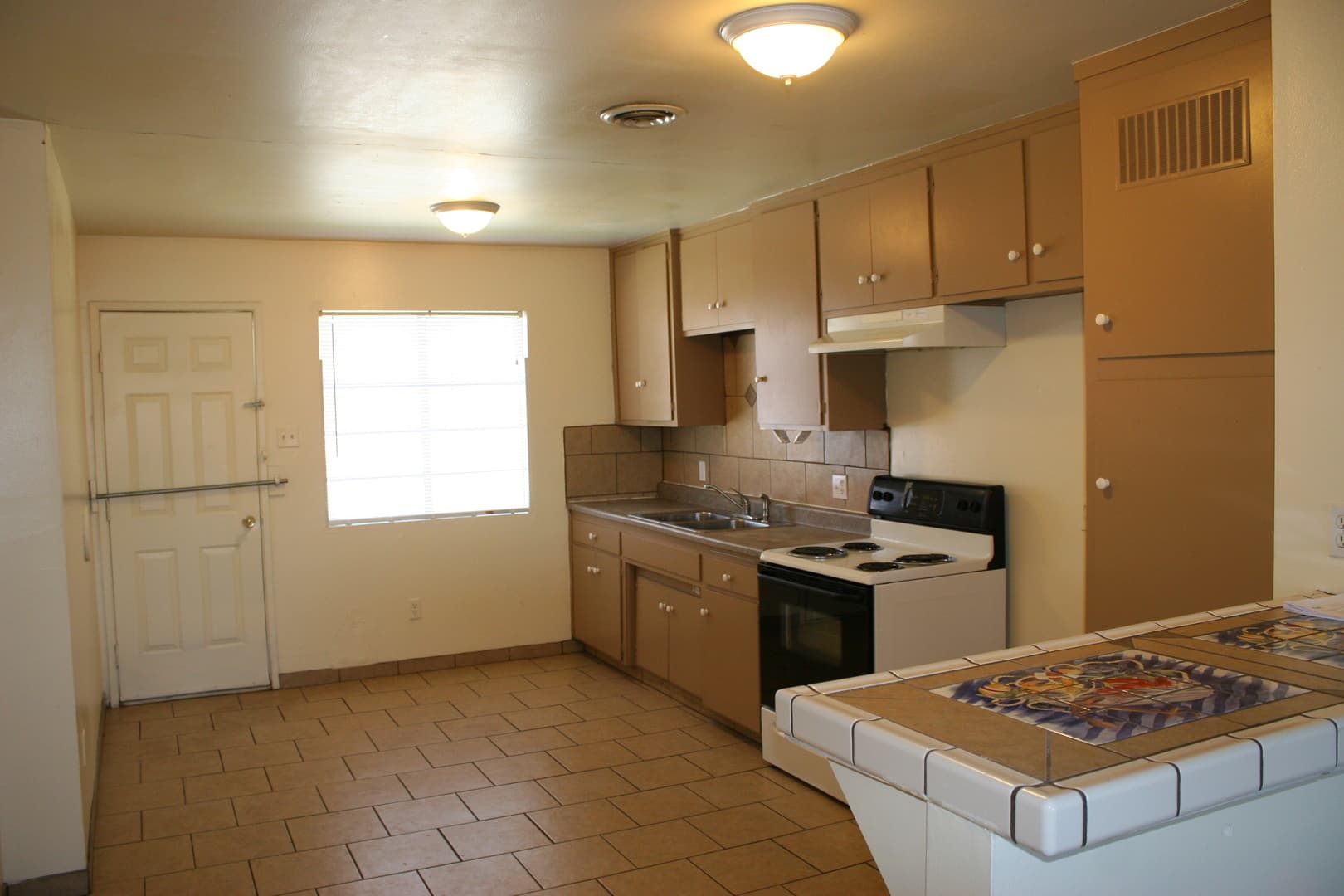 Bakersfield Apartment: 700 Knotts St