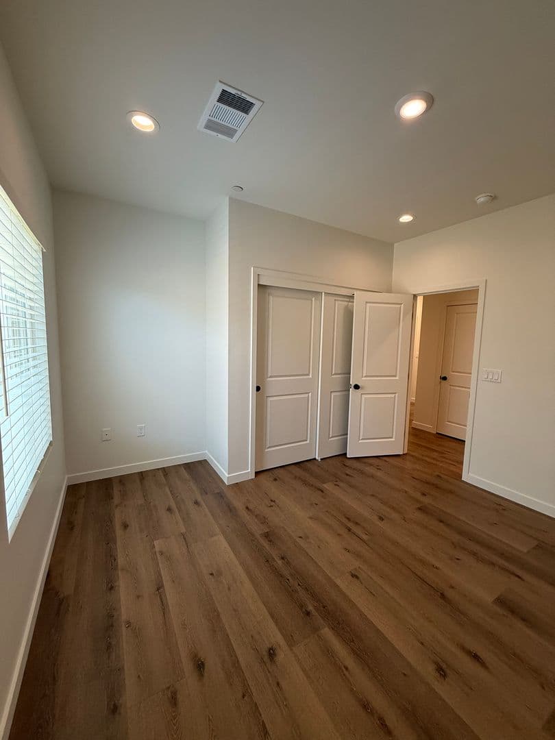 Bakersfield House: 16806 Mairs Drive