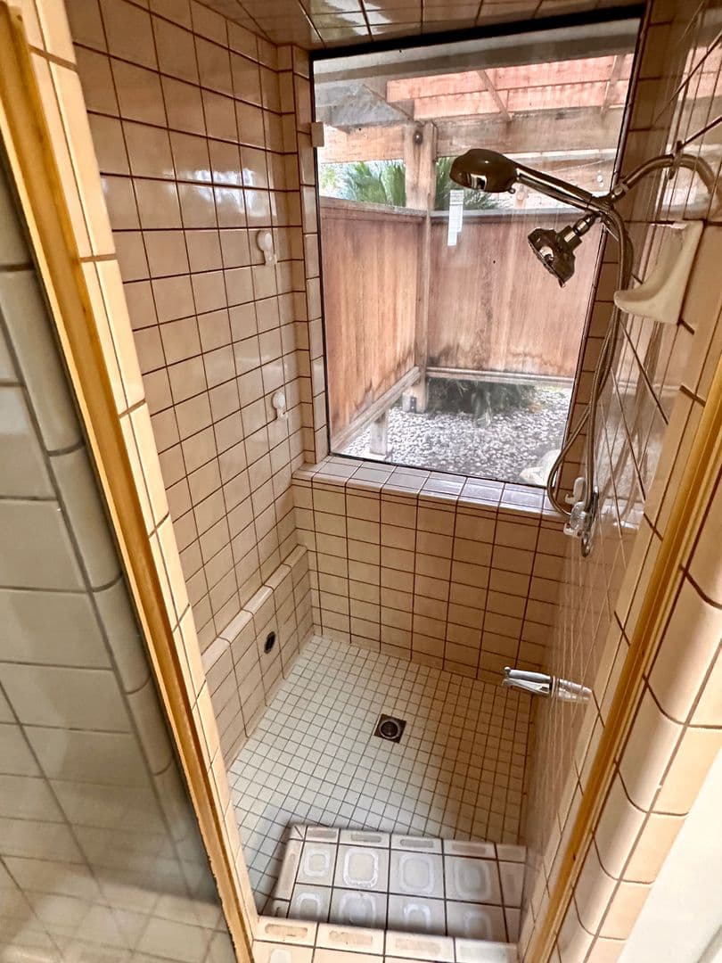 Bakersfield House: 9913 Spring Oak Dr
