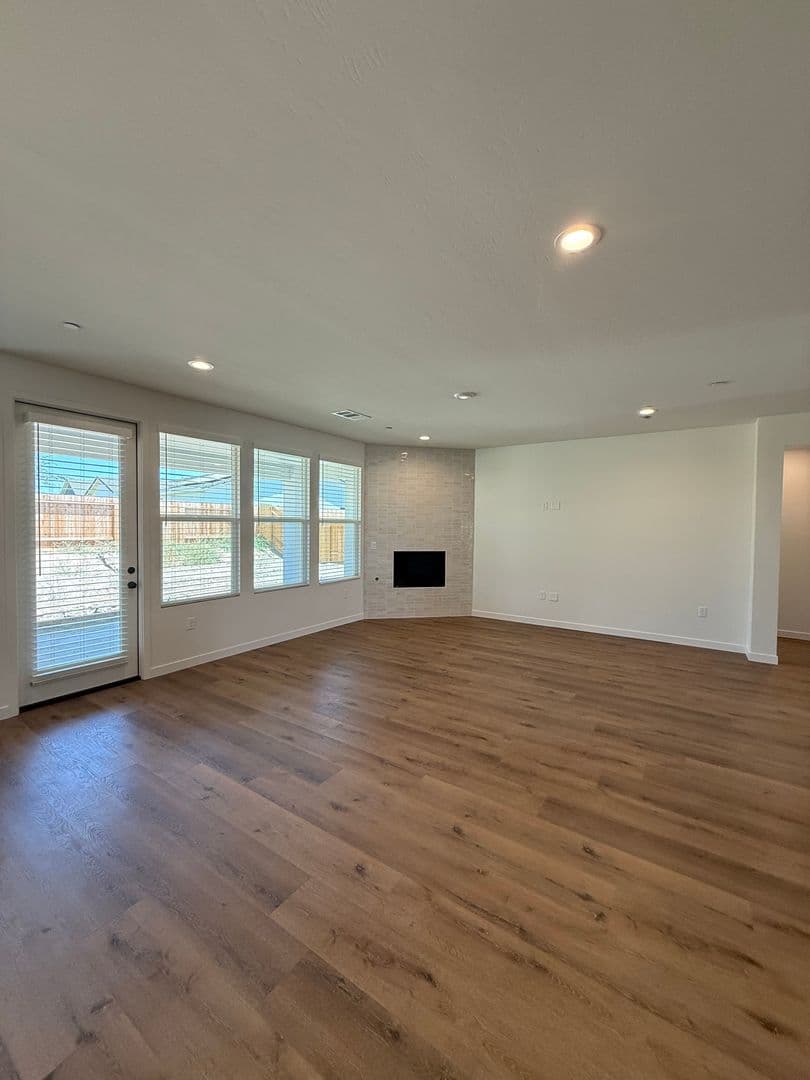 Bakersfield House: 16806 Mairs Drive