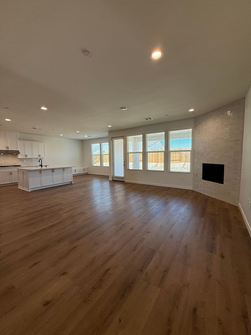 Bakersfield House: 16806 Mairs Drive