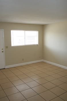 Bakersfield Apartment: 630 33rd St